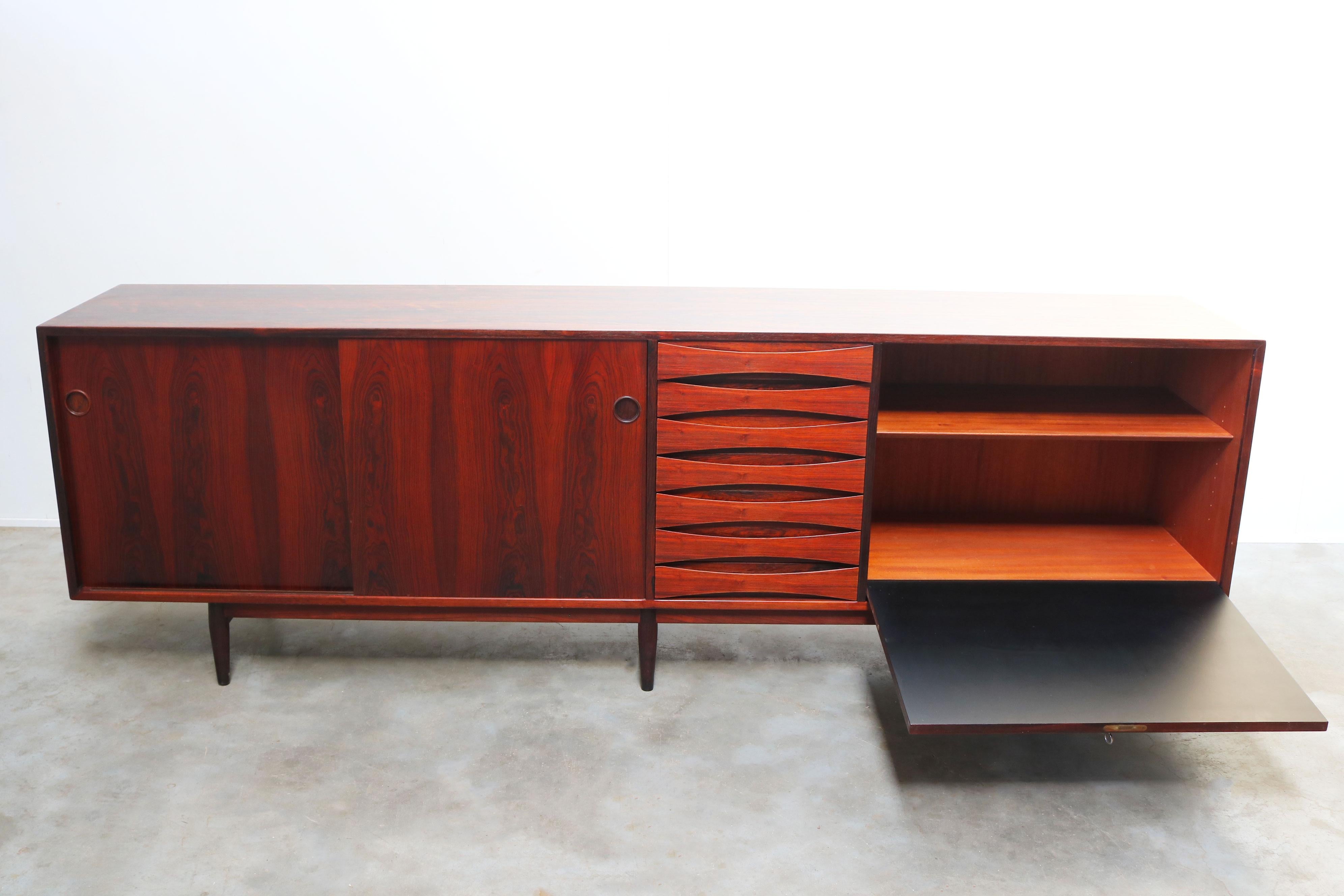 Rare Dansih design sideboard model 29A by Arne Vodder for Sibast furniture 1950 For Sale 2
