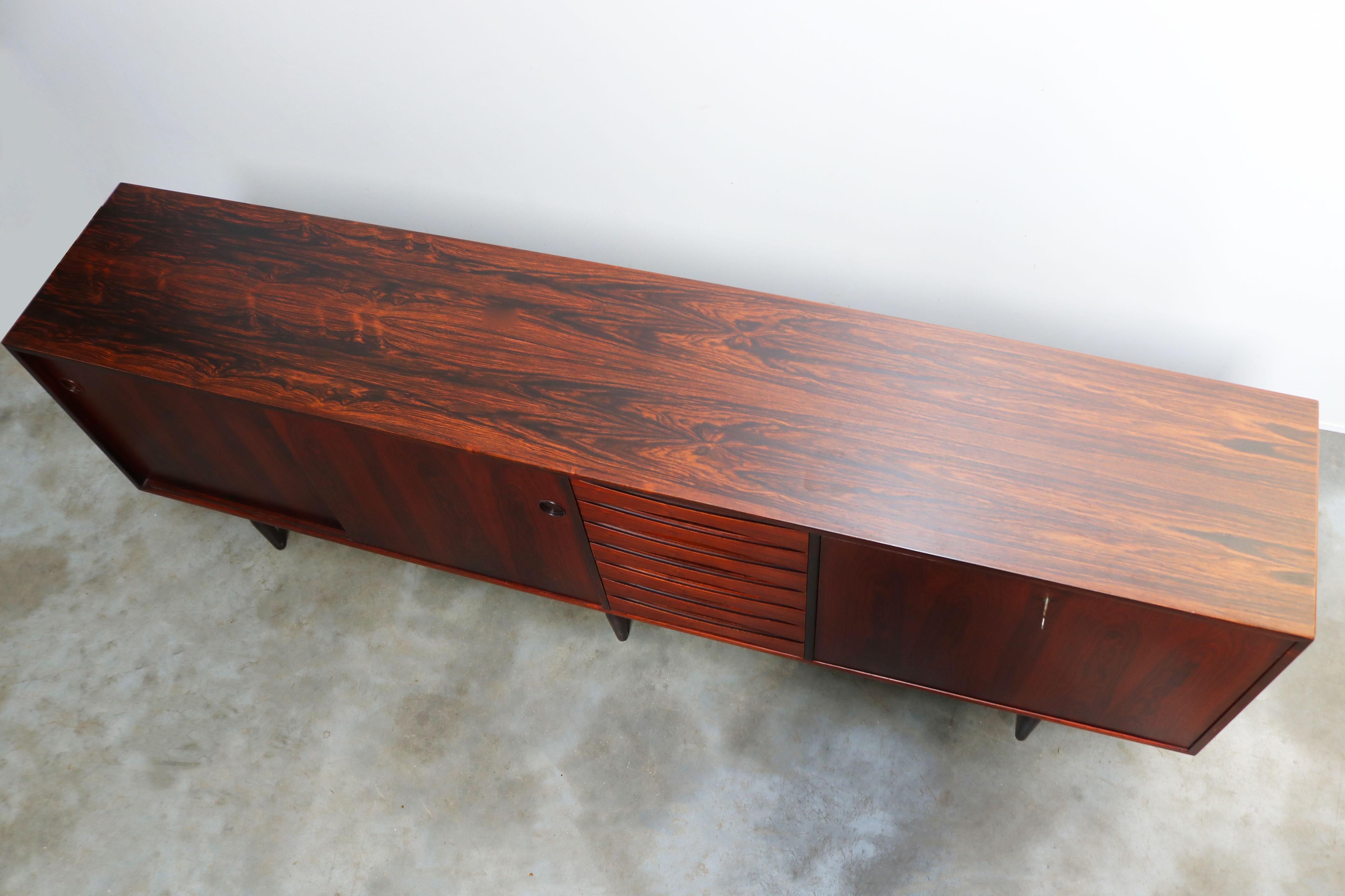 Rare Dansih design sideboard model 29A by Arne Vodder for Sibast furniture 1950 For Sale 7