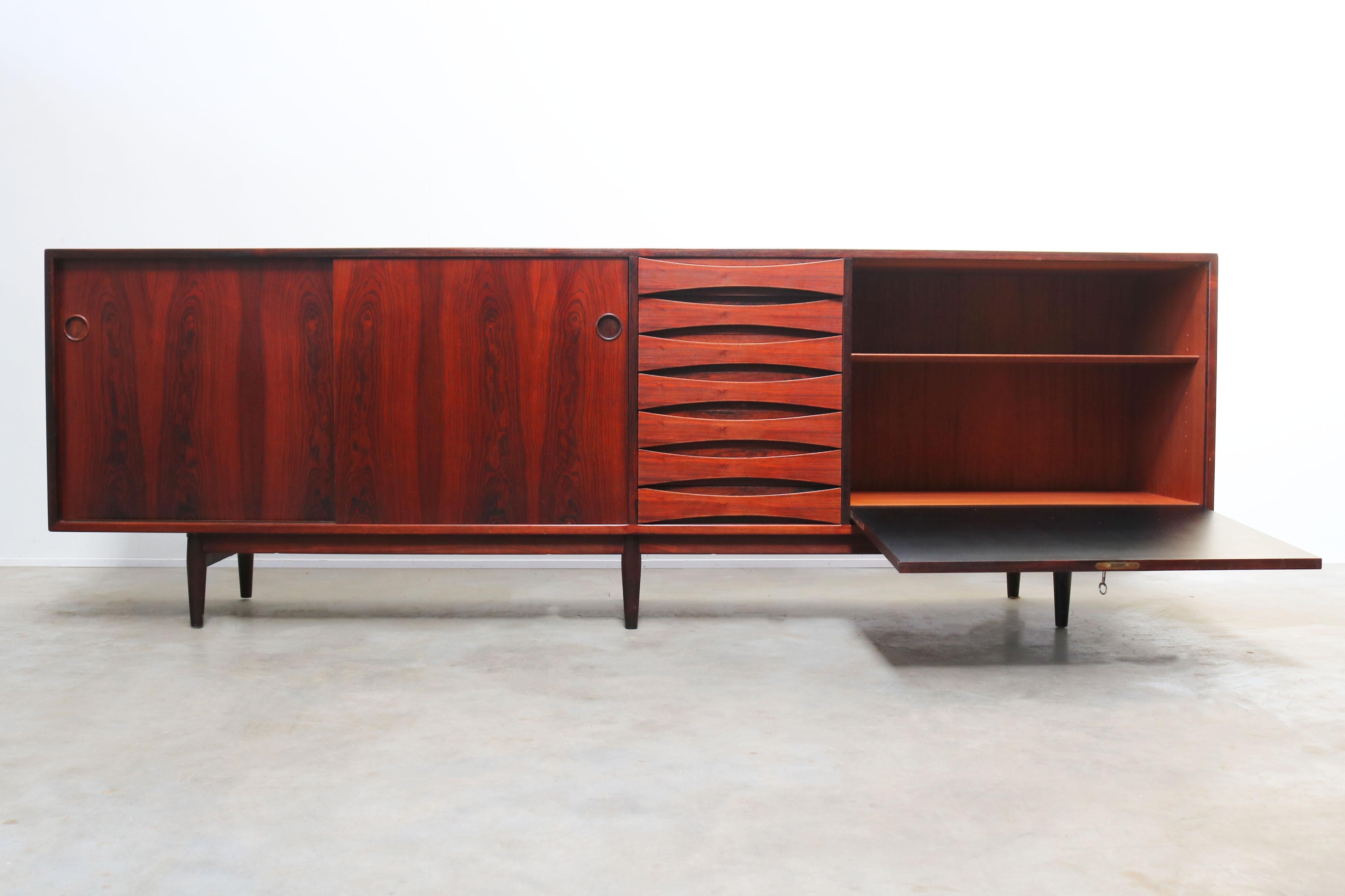 Rare Dansih design sideboard model 29A by Arne Vodder for Sibast furniture 1950 For Sale 1