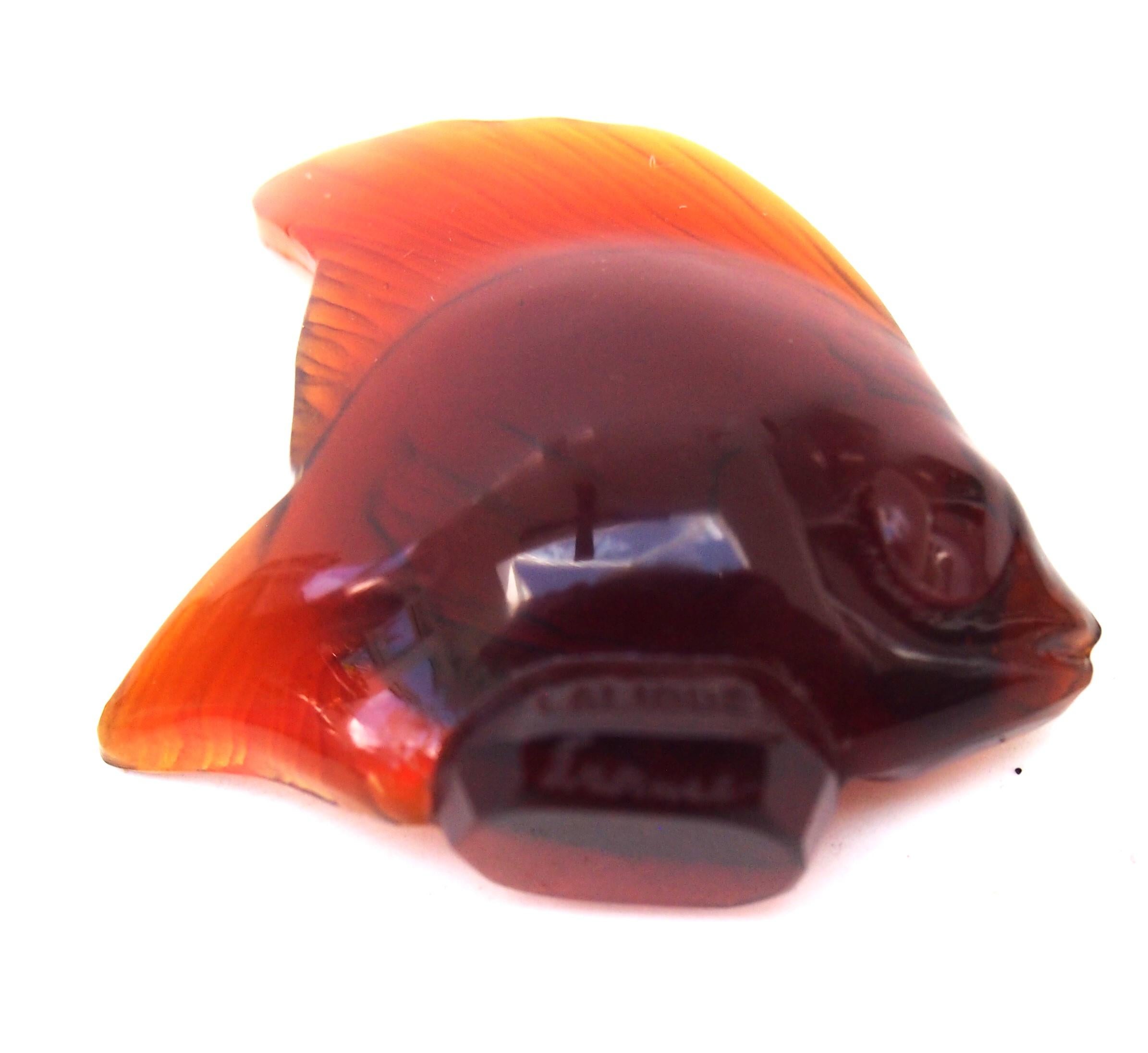 Rare Dark Amber Rene Lalique Poisson Cachet Original from 1920s In Good Condition In Worcester Park, GB