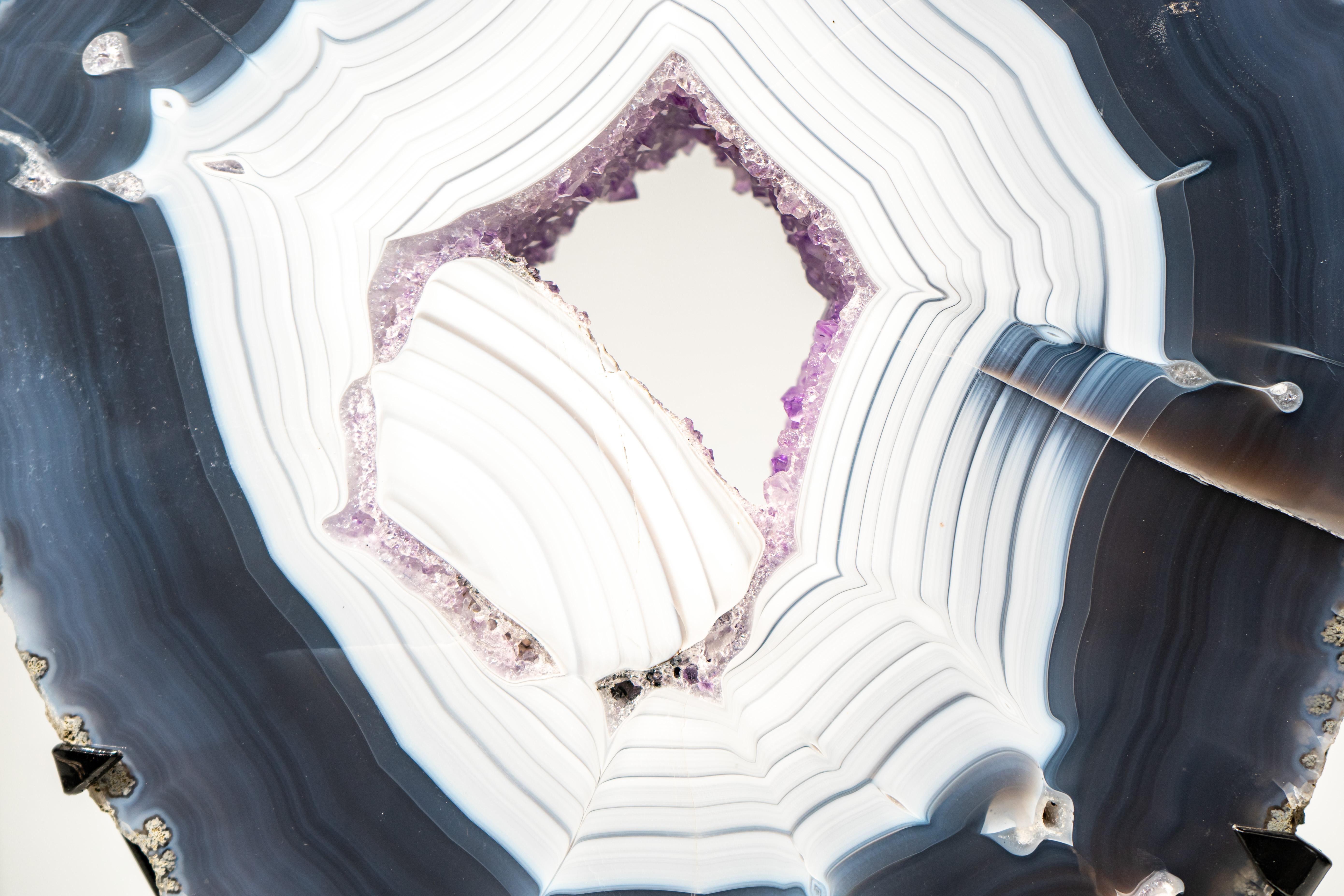 Raro geode di agata blu scuro e bianco in vendita 4