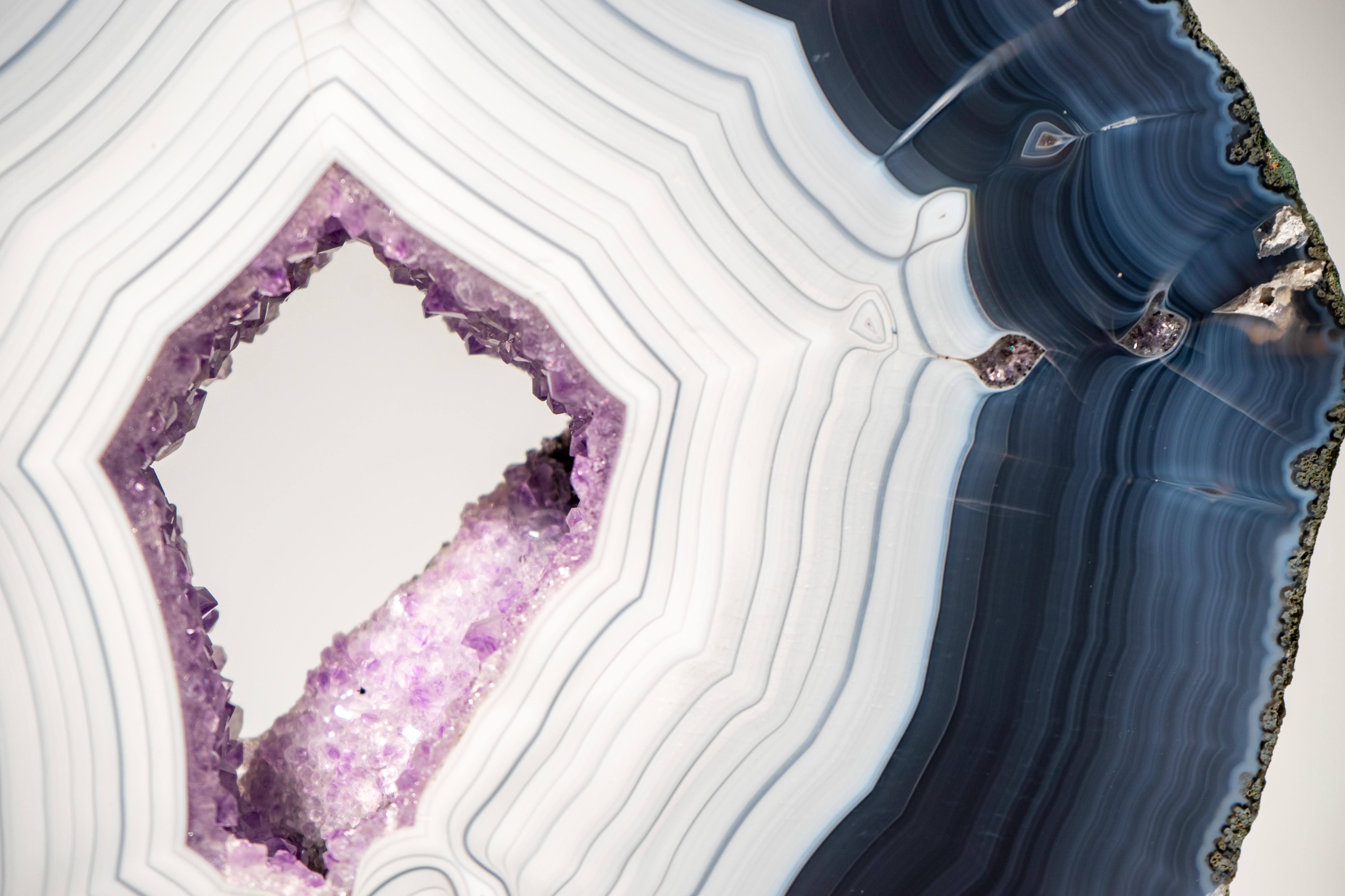 XXI secolo e contemporaneo Raro geode di agata blu scuro e bianco in vendita