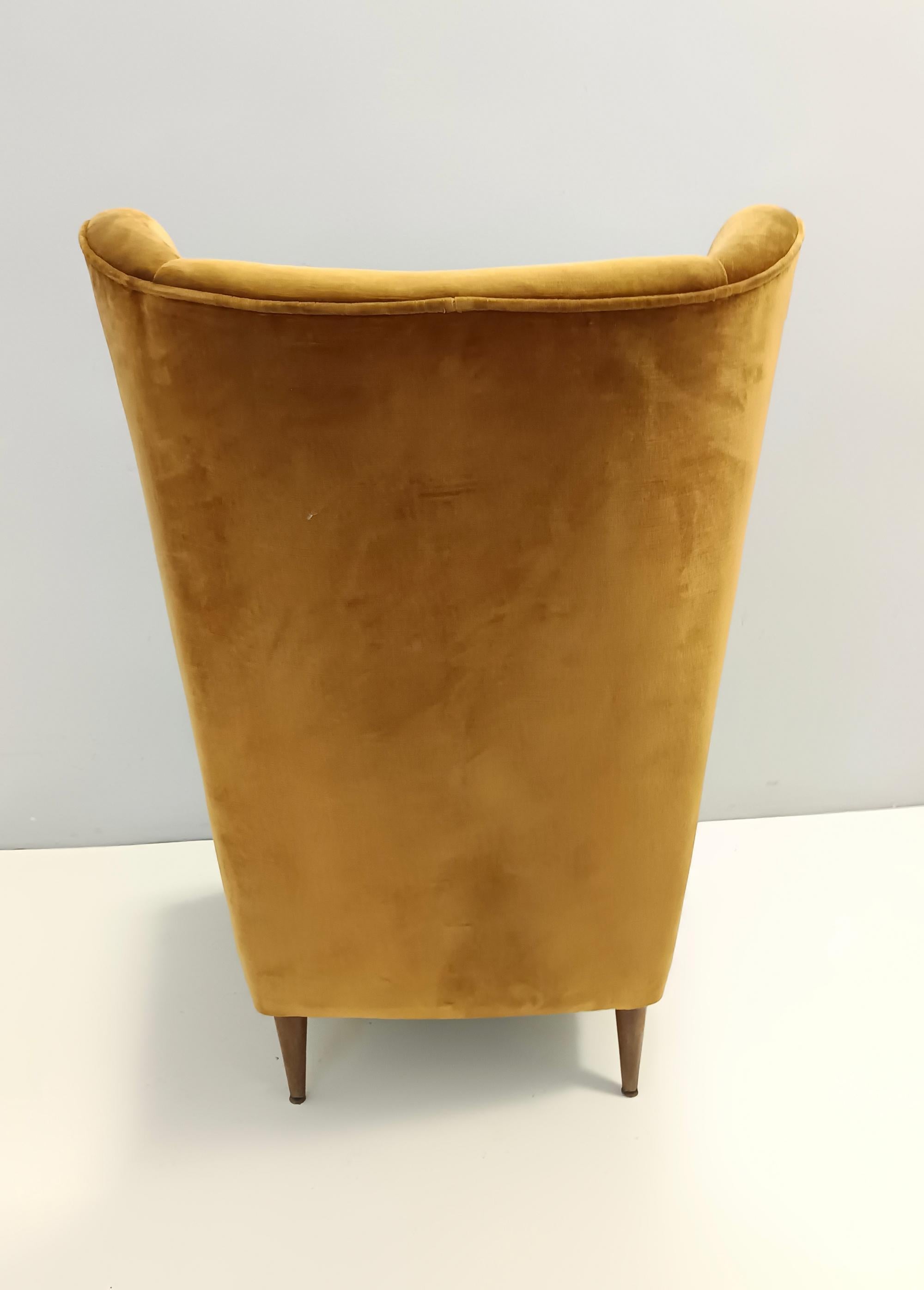 Rare Dark Goldenrod Wingback Armchair model 437 by Gio Ponti for Cassina mediados del siglo XX en venta