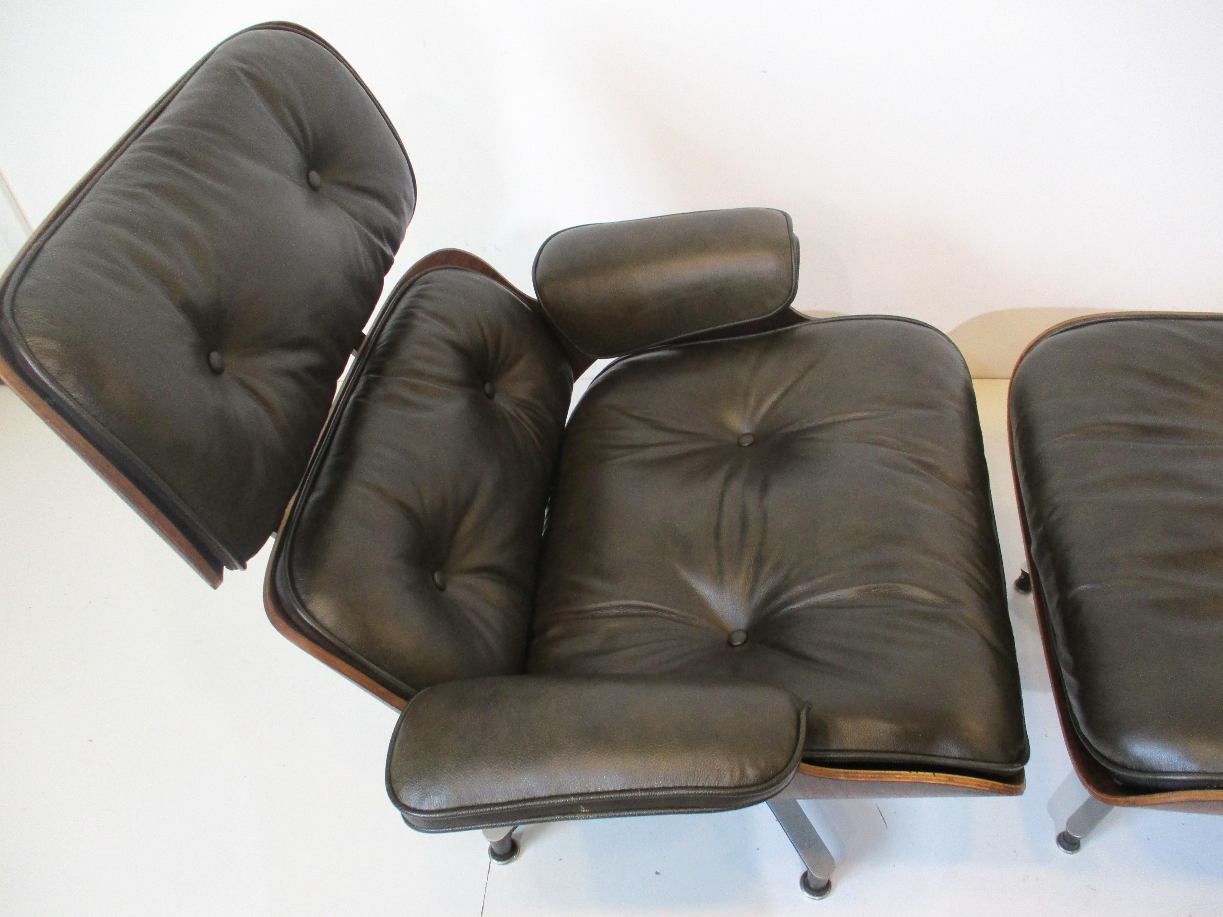 Américain Eames fauteuil de salon rare vert foncé/rosewood 670 avec pouf 