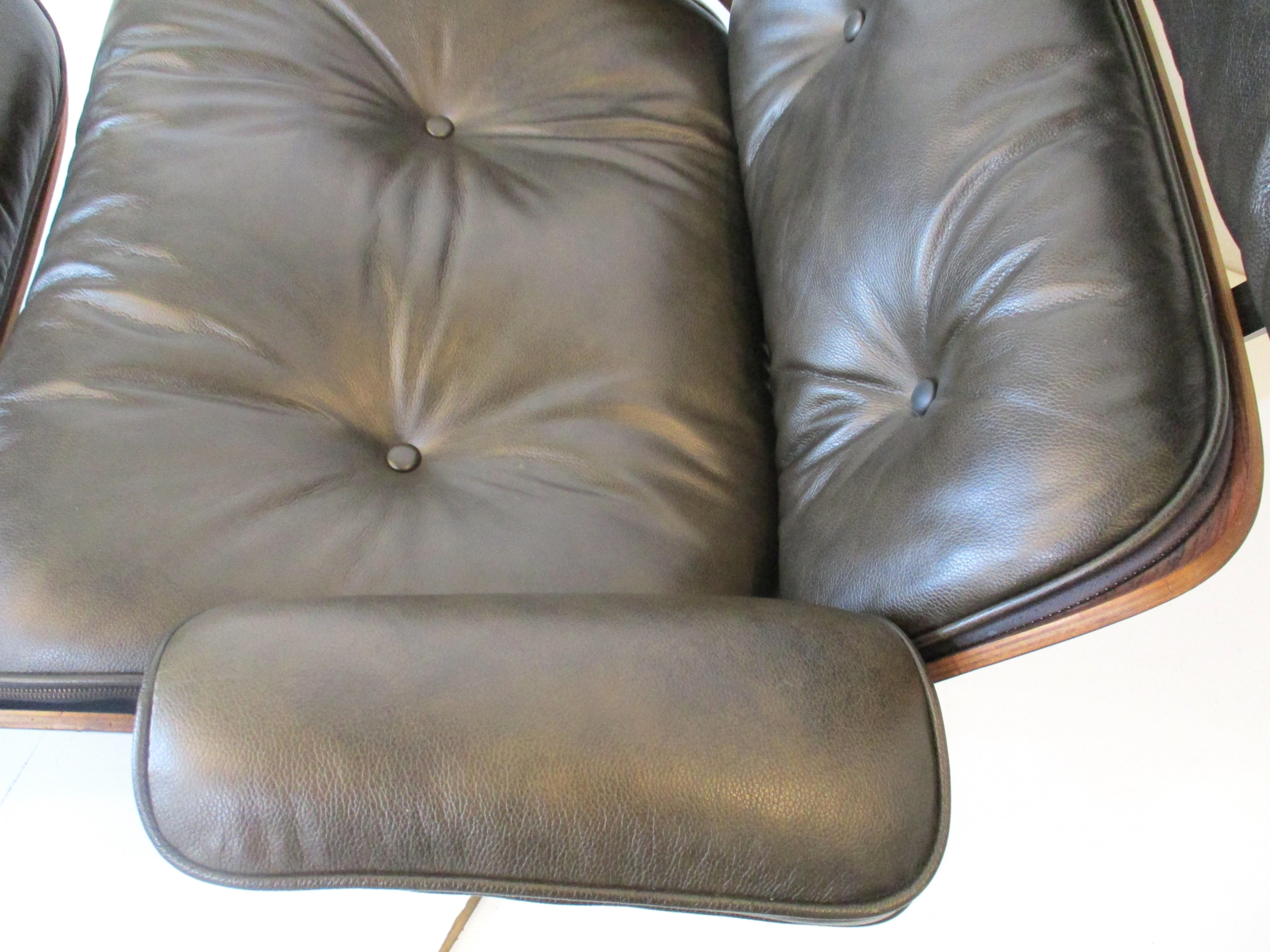 20ième siècle Eames fauteuil de salon rare vert foncé/rosewood 670 avec pouf 