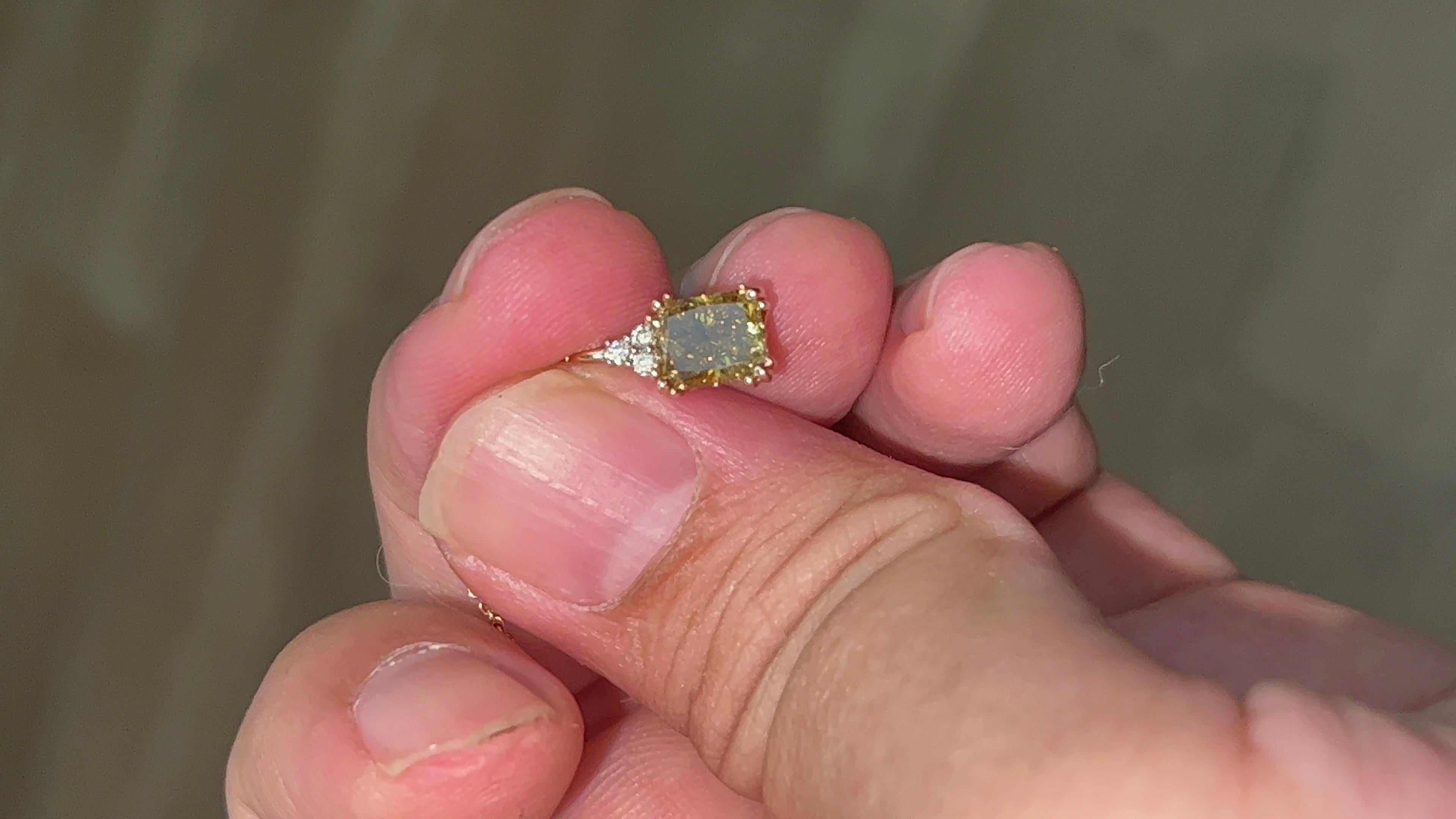 Seltene dunkle olivfarbene 1,66 Karat Diamant BB Babe Anhänger mit Rosenrosa Halskette 2