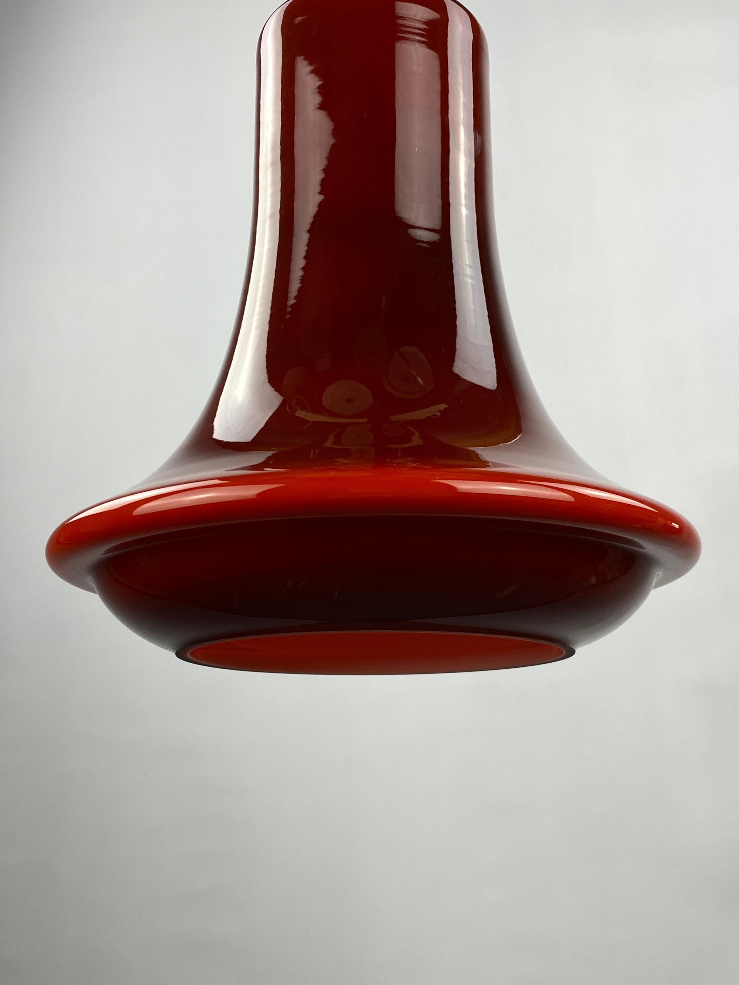 Rare dark red glass pendant light by Viktor Berndt for Flygsfors Sweden 1960 In Excellent Condition In TERHEIJDEN, NB