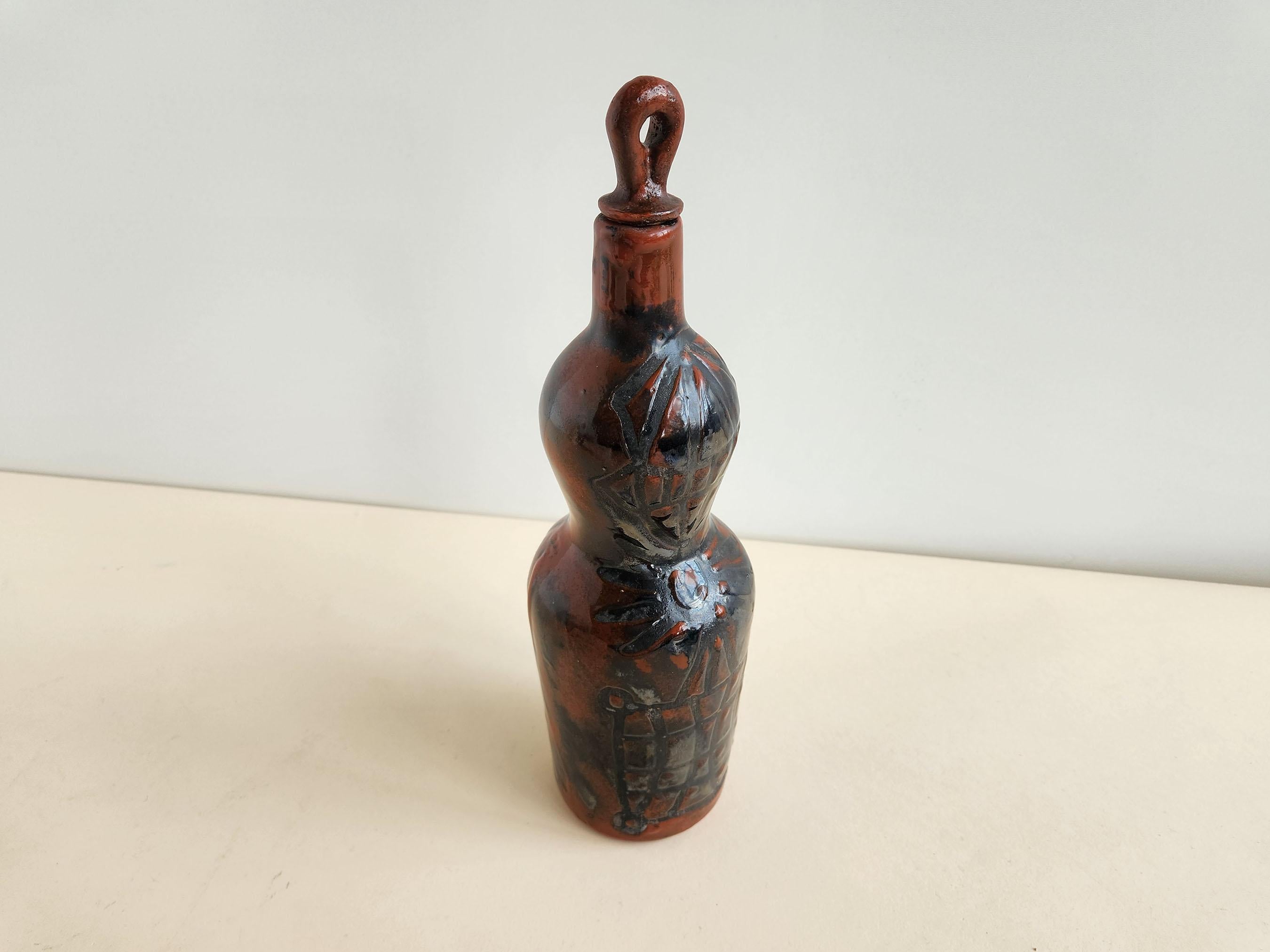 Roger Capron - Rare Dark Red Vintage Ceramic Bottle In Excellent Condition For Sale In Stratford, CT