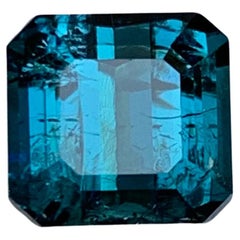 Rare tourmaline naturelle bleu foncé taille émeraude de 3,70 carats pour bijou de bijouterie