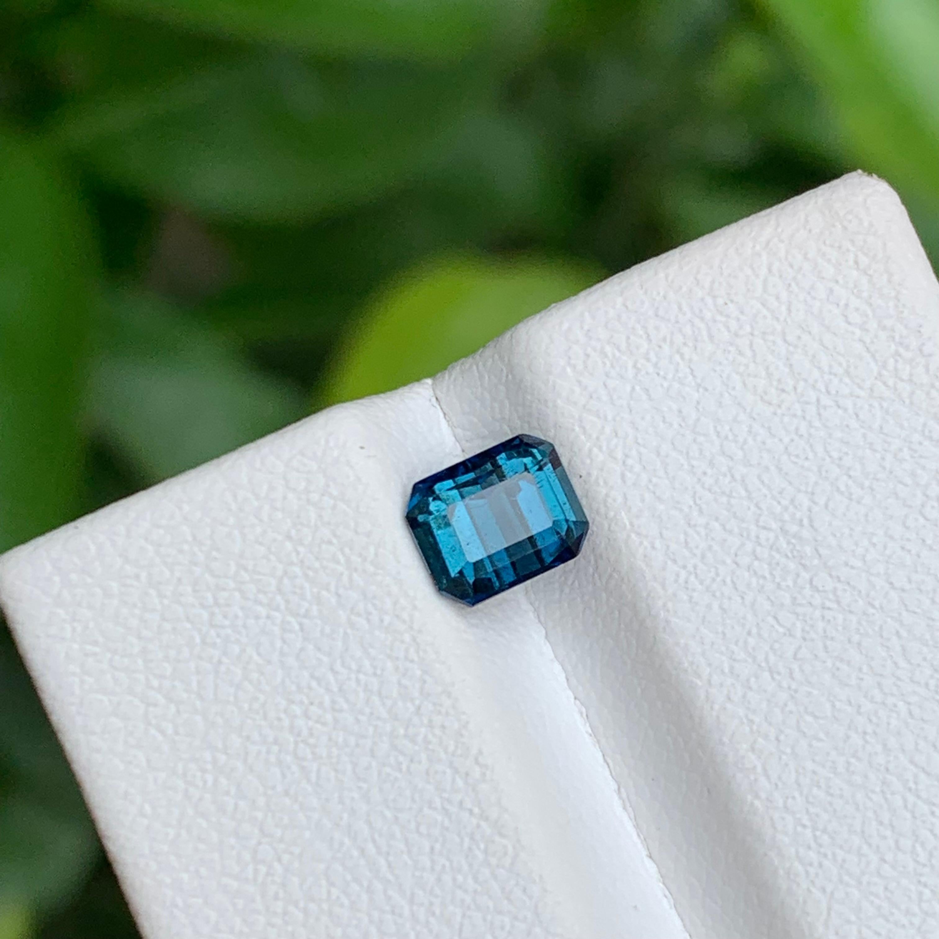 Seltener dunkelblauer natürlicher Turmalin Edelstein, 1 Karat Smaragdschliff für Ring im Angebot 6