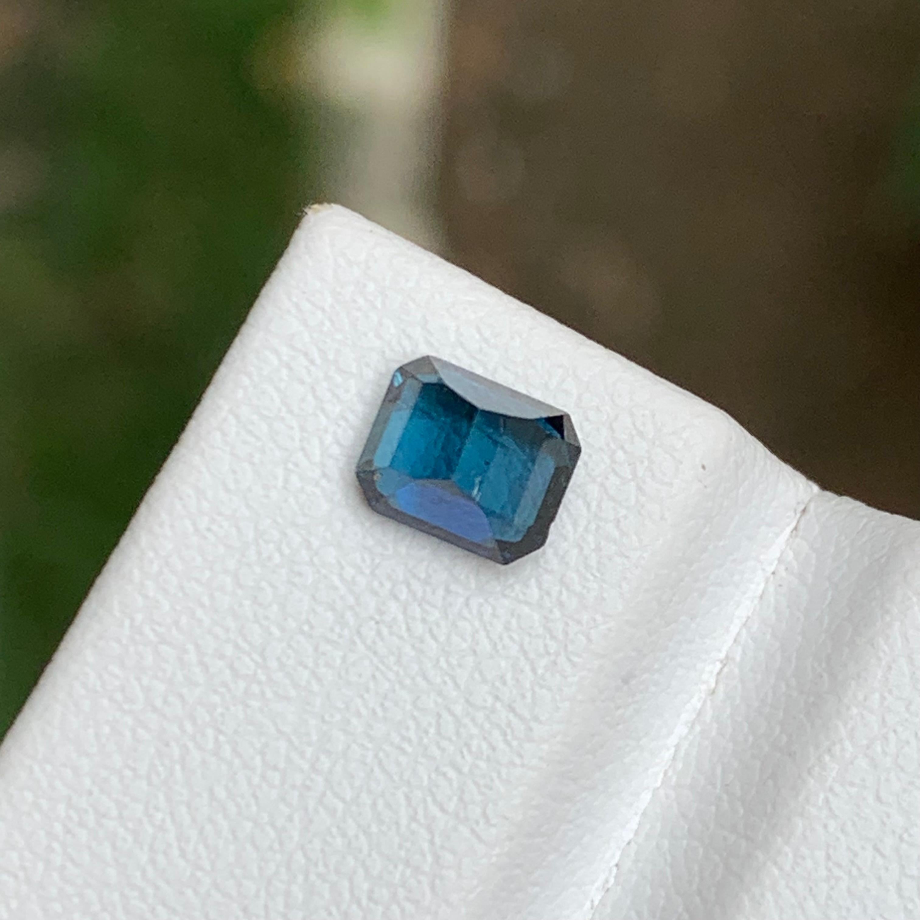 Seltener dunkelblauer natürlicher Turmalin Edelstein, 1 Karat Smaragdschliff für Ring im Angebot 9