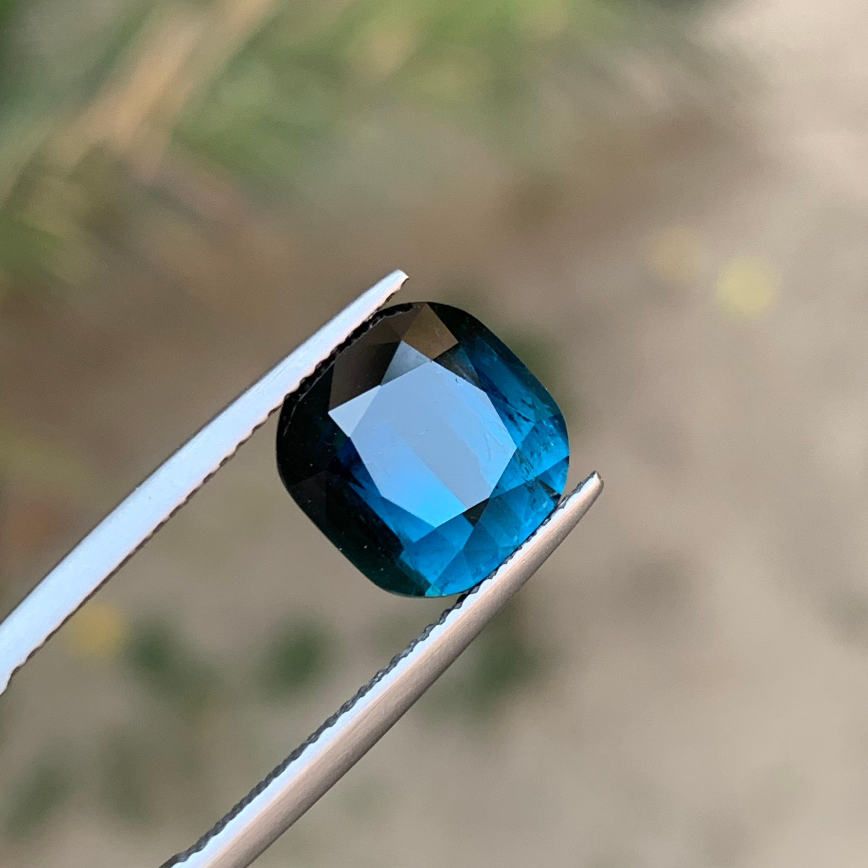 Rara gemma di tormalina naturale blu scuro, anello a cuscino quadrato da 5,85 carati in vendita 1