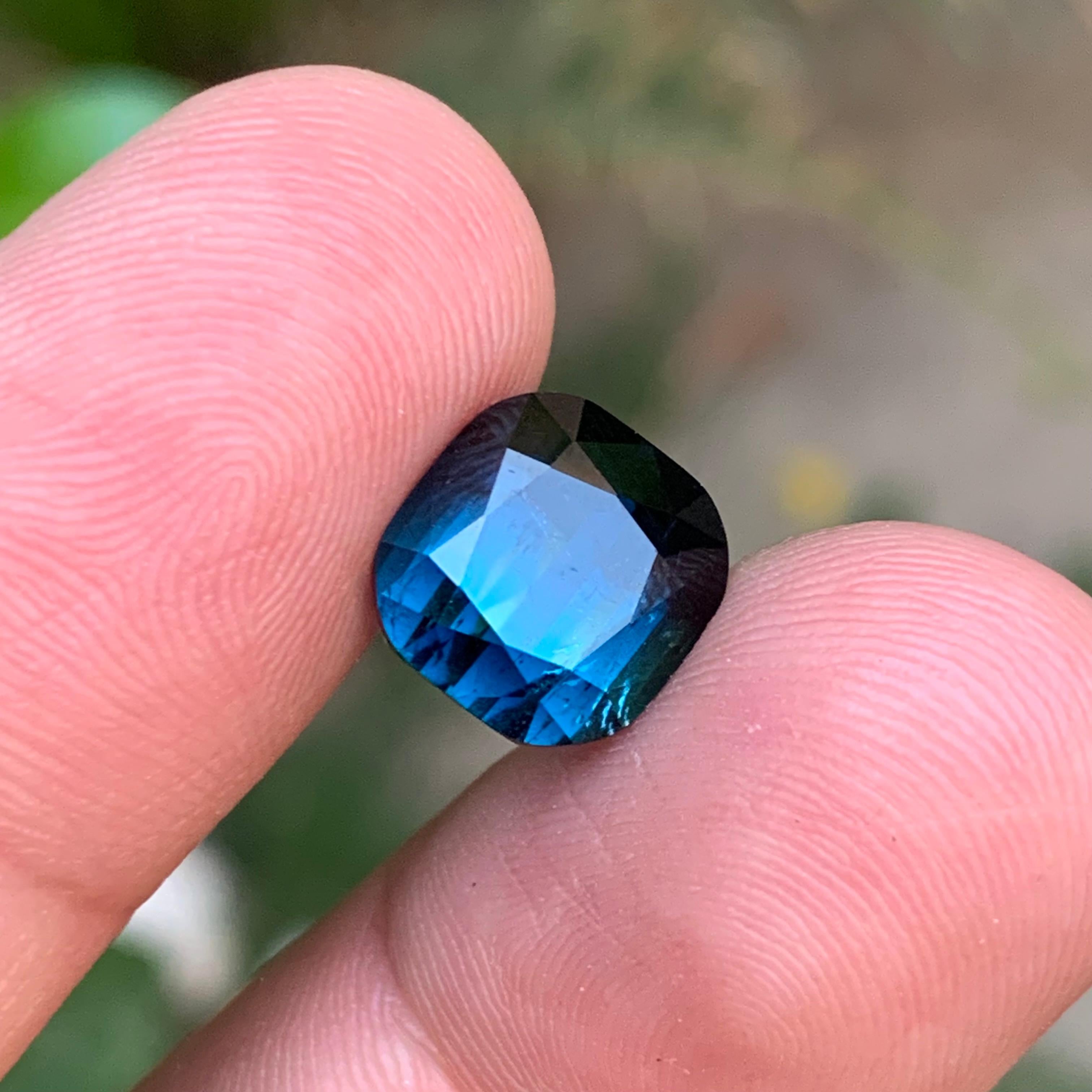 Rara gemma di tormalina naturale blu scuro, anello a cuscino quadrato da 5,85 carati in vendita 3