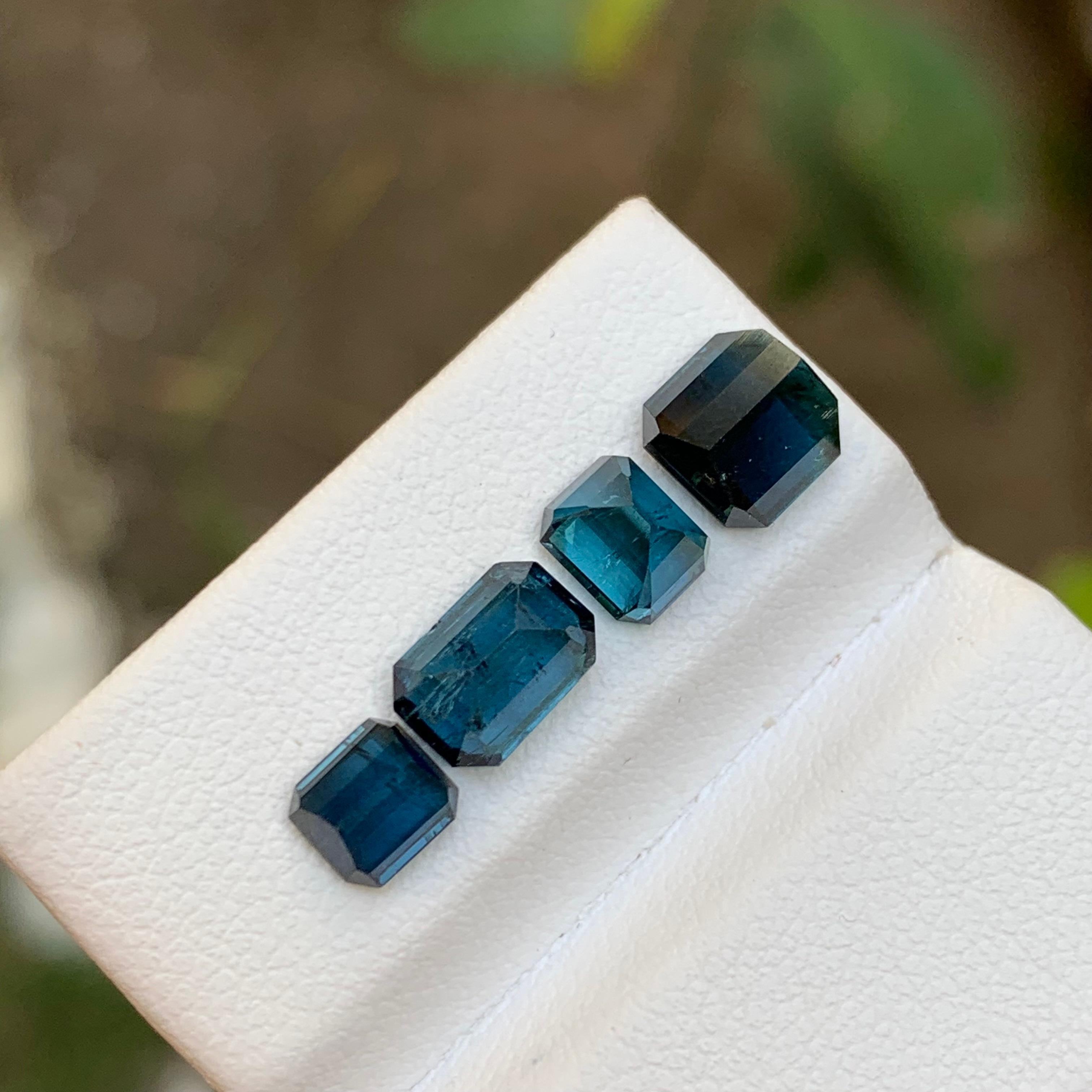 Taille émeraude Rare lot de tourmalines naturelles bleu encre foncé, 4,85 carats pour bijoux en vente