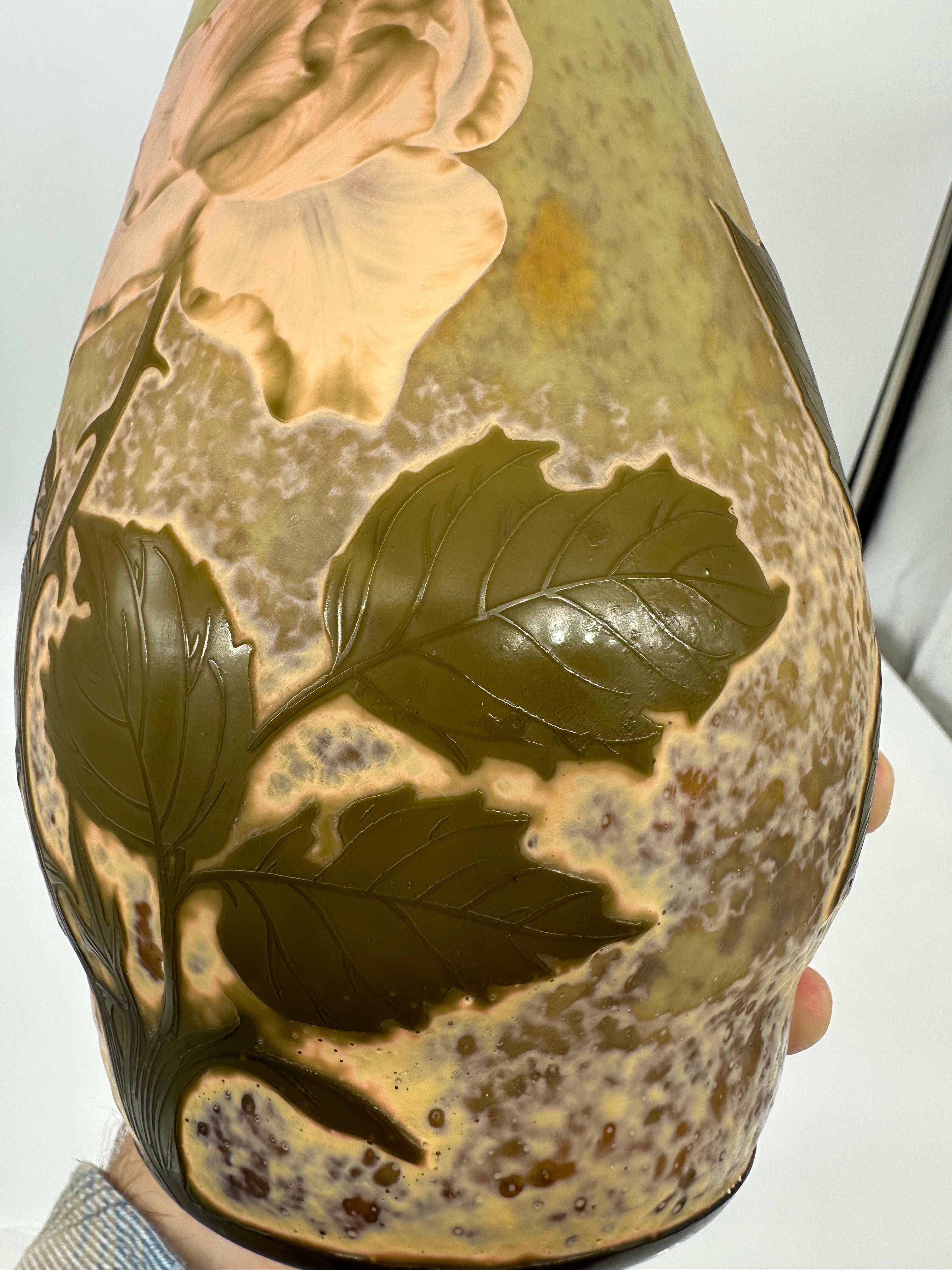 Rare vase en verre camée à double recouvrement Daum Nancy Rose 'La France' sculpté à la roue en vente 4