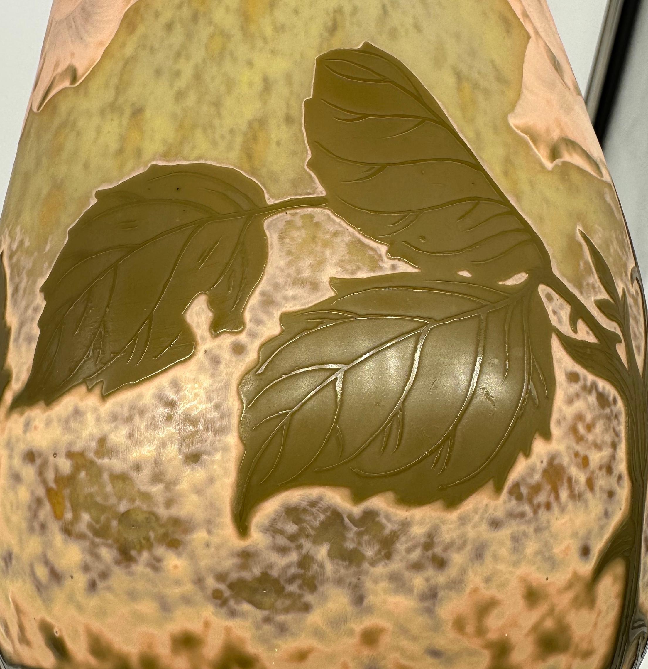 Rare vase en verre camée à double recouvrement Daum Nancy Rose 'La France' sculpté à la roue en vente 7
