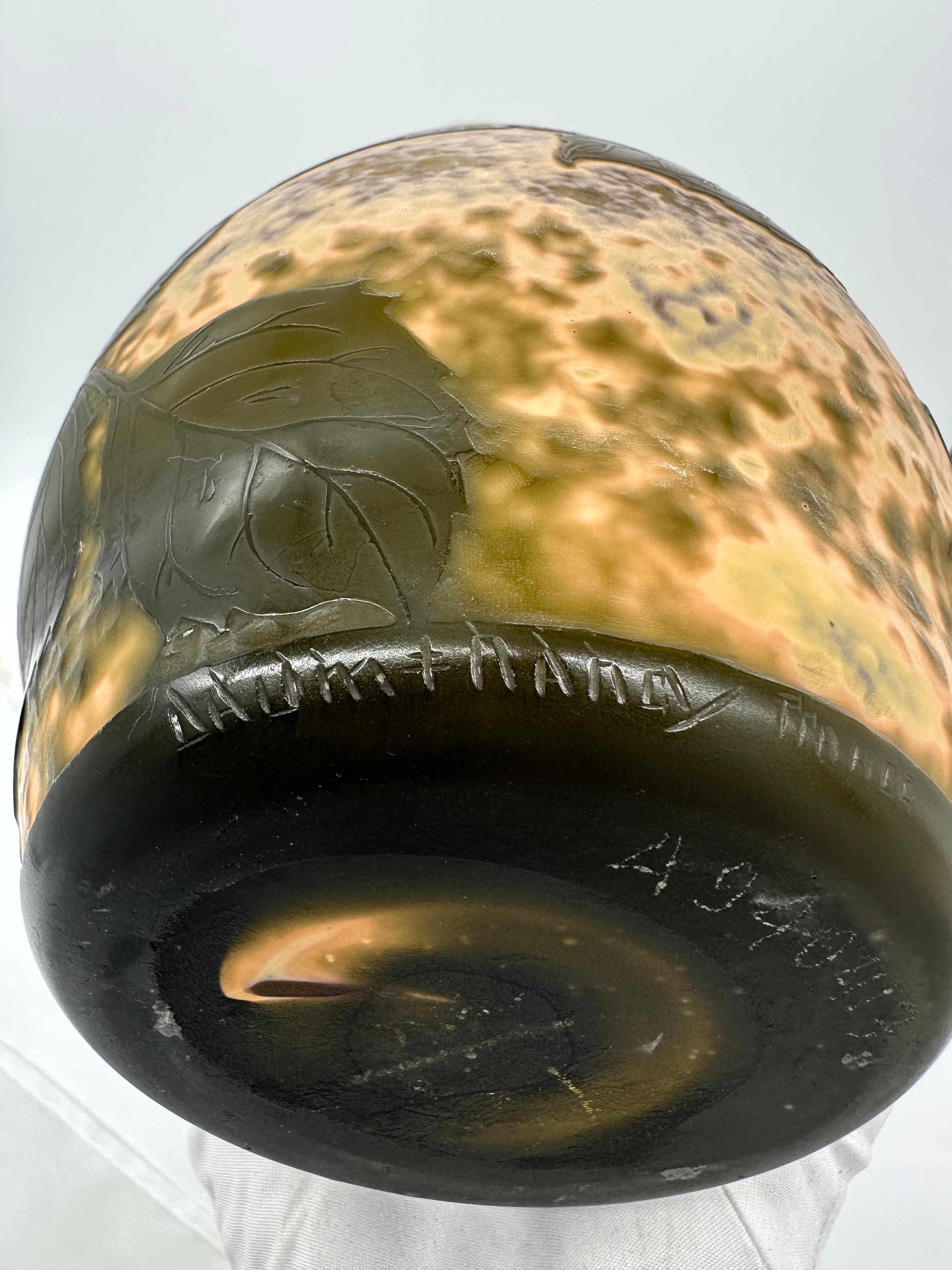 Rare vase en verre camée à double recouvrement Daum Nancy Rose 'La France' sculpté à la roue en vente 8