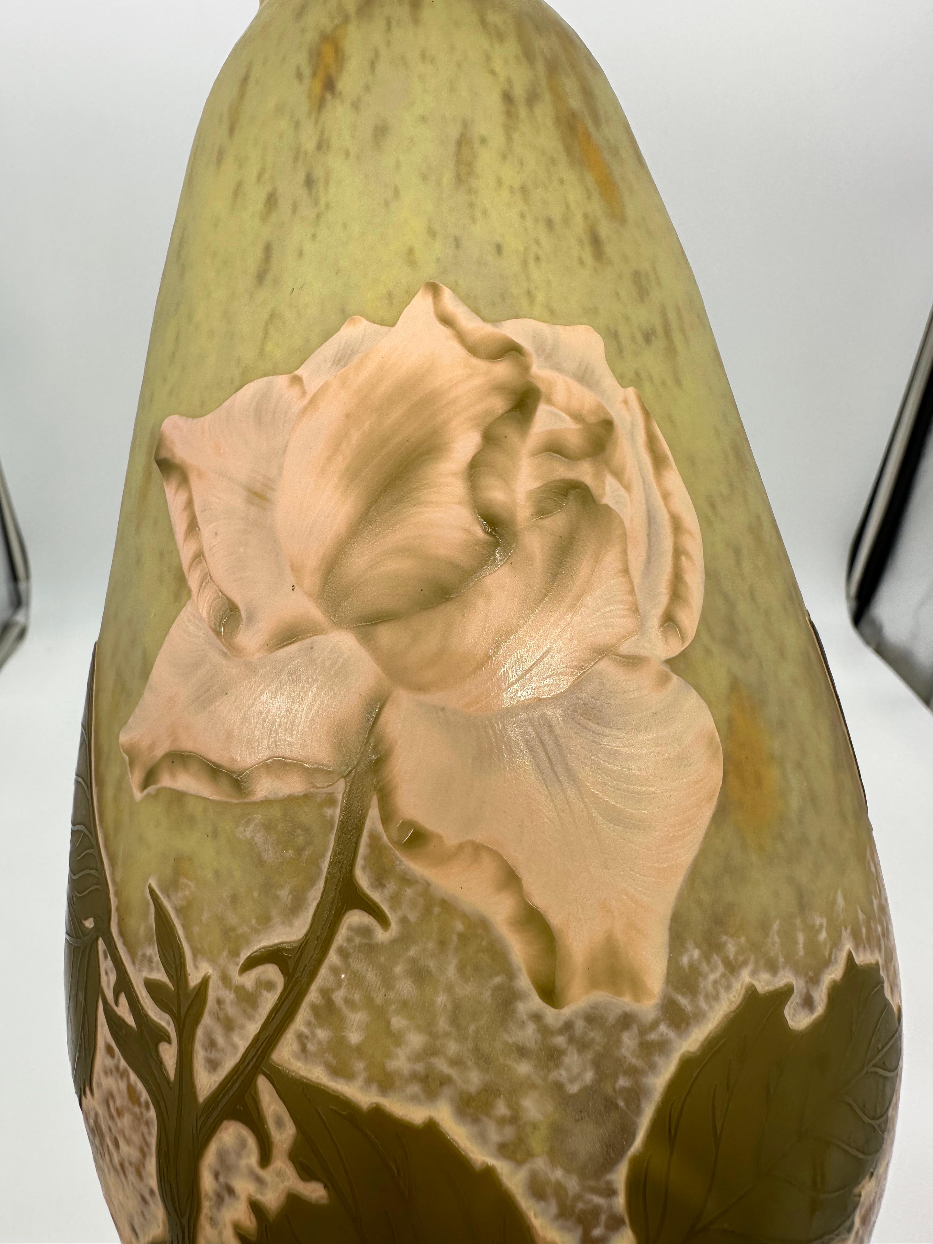 Verre d'art Rare vase en verre camée à double recouvrement Daum Nancy Rose 'La France' sculpté à la roue en vente