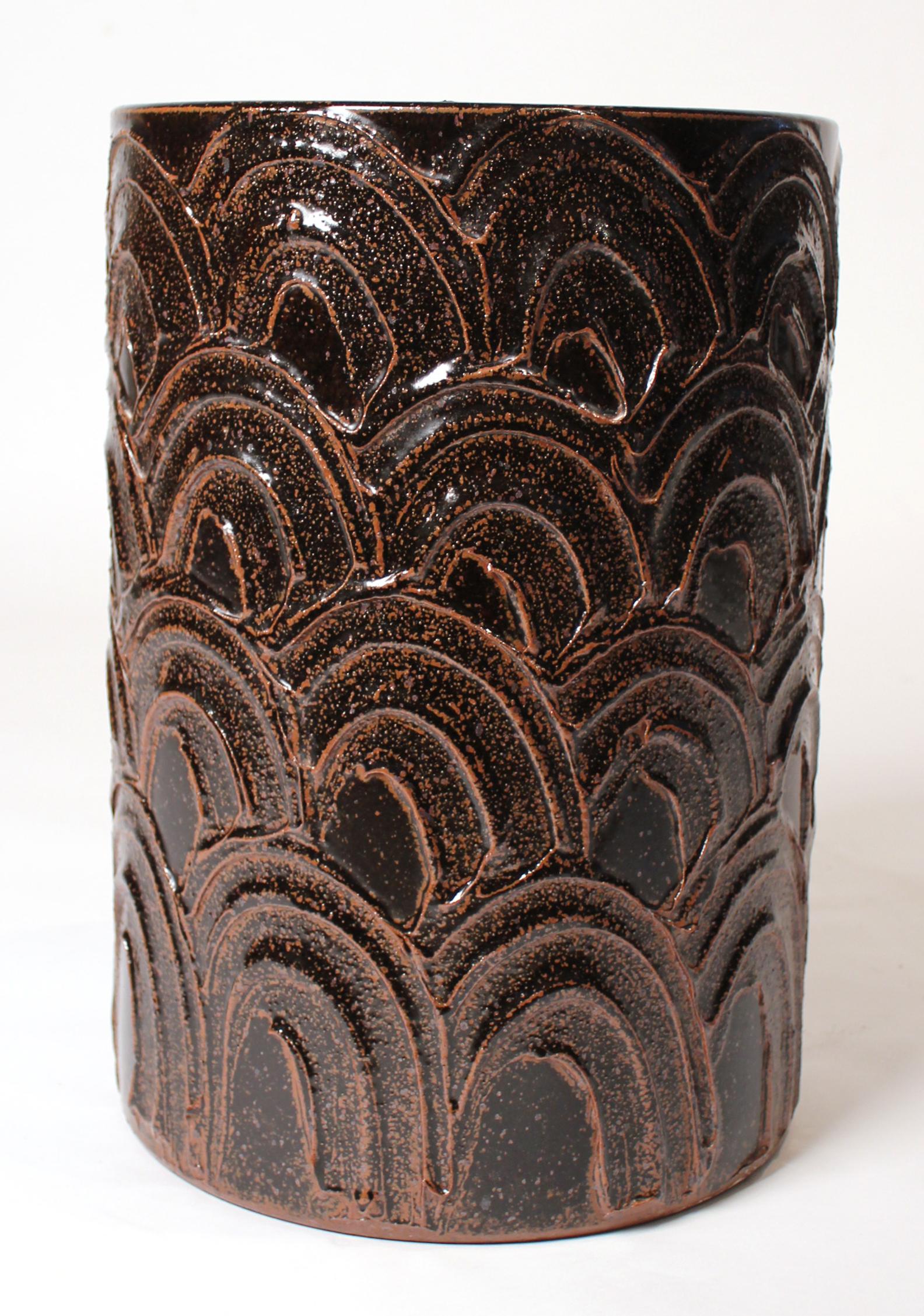 Rare and unusual 1960s David Cressey designed glazed ceramic vessel from the Pro-Artisan Series for Architectural Pottery. This example has the 'Terra Umbra' glaze and the 'Arcs' texture.