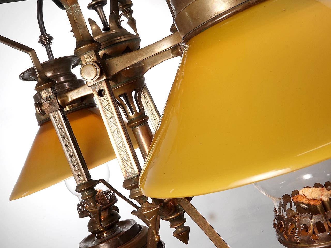 Quedan pocas de estas lámparas RR victorianas de clase de lujo. Los ejemplares que quedan han ido a parar hace tiempo a museos o colecciones privadas. Éste era el tipo y la calidad de la iluminación central utilizada en los coches Pullman privados