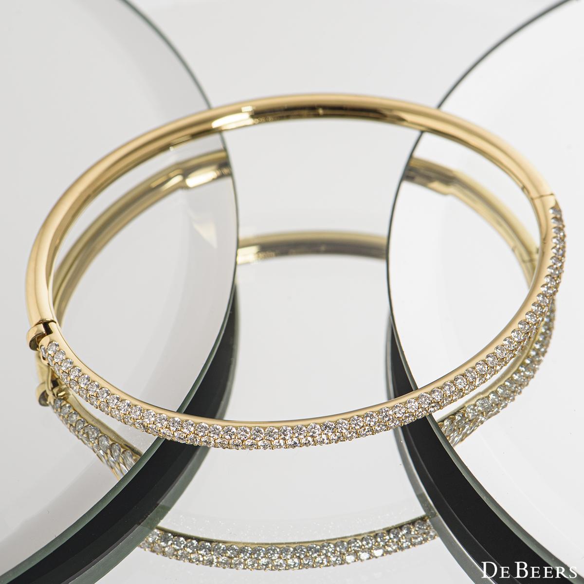 Rare De Beers Rare Yellow Gold Classic Diamond Three Row Bangle In Excellent Condition For Sale In London, GB