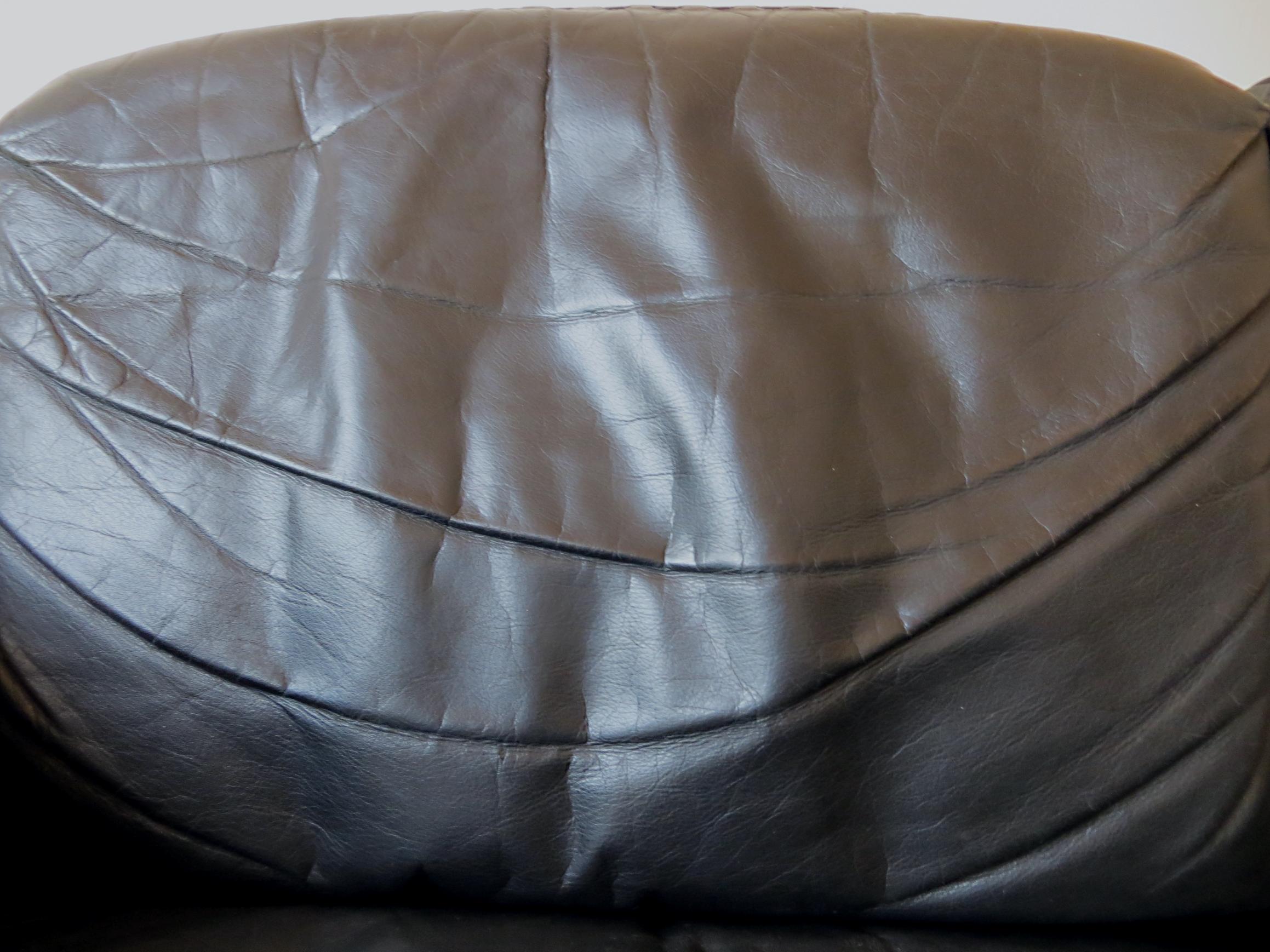 Rare De Sede DS-31 Midcentury Leather Sofa with Four Seats, 1st Version, 1960s For Sale 8