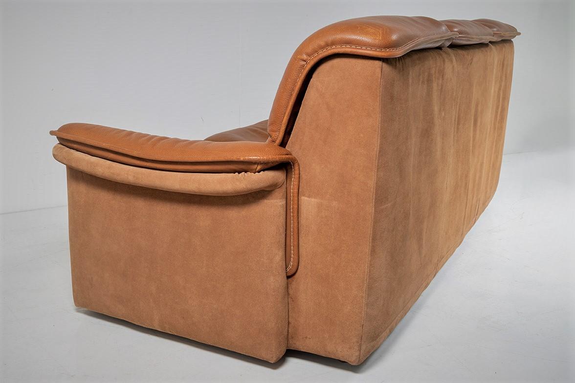 Seltenes De Sede DS12 Modell 1970er Braun Tan Leder und Wildleder 3-Sitzer-Sofa (Moderne der Mitte des Jahrhunderts) im Angebot