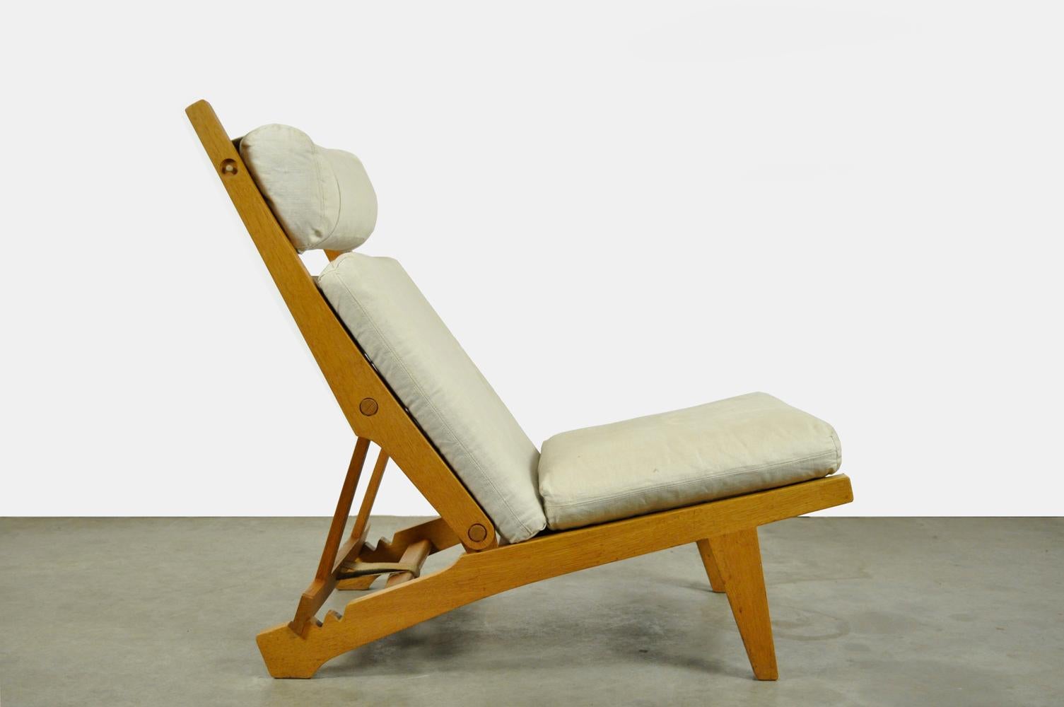 Scandinavian Modern Rare deckchair / lounge chair AP71 by Hans Wegner for AP Stolen, Denmark, 1960s For Sale