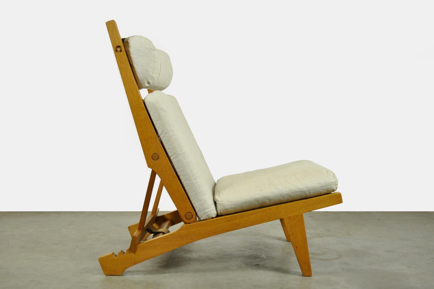 Rare deckchair / lounge chair AP71 by Hans Wegner for AP Stolen, Denmark, 1960s In Good Condition For Sale In Deventer, NL