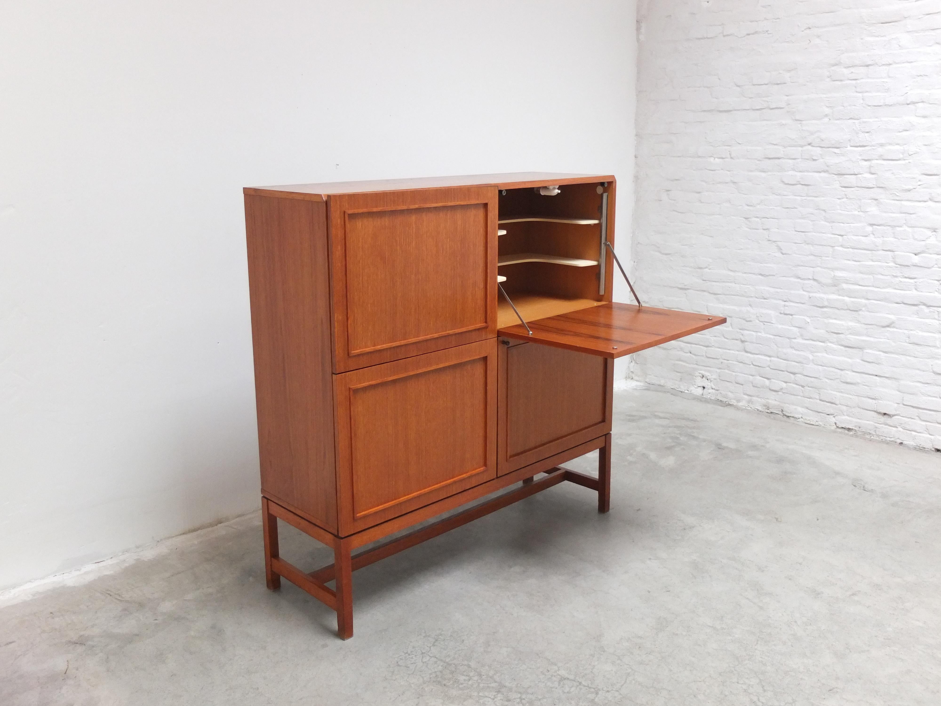Raro mobile bar decorativo di Oswald Vermaercke per V-Form, 1966 in vendita 4