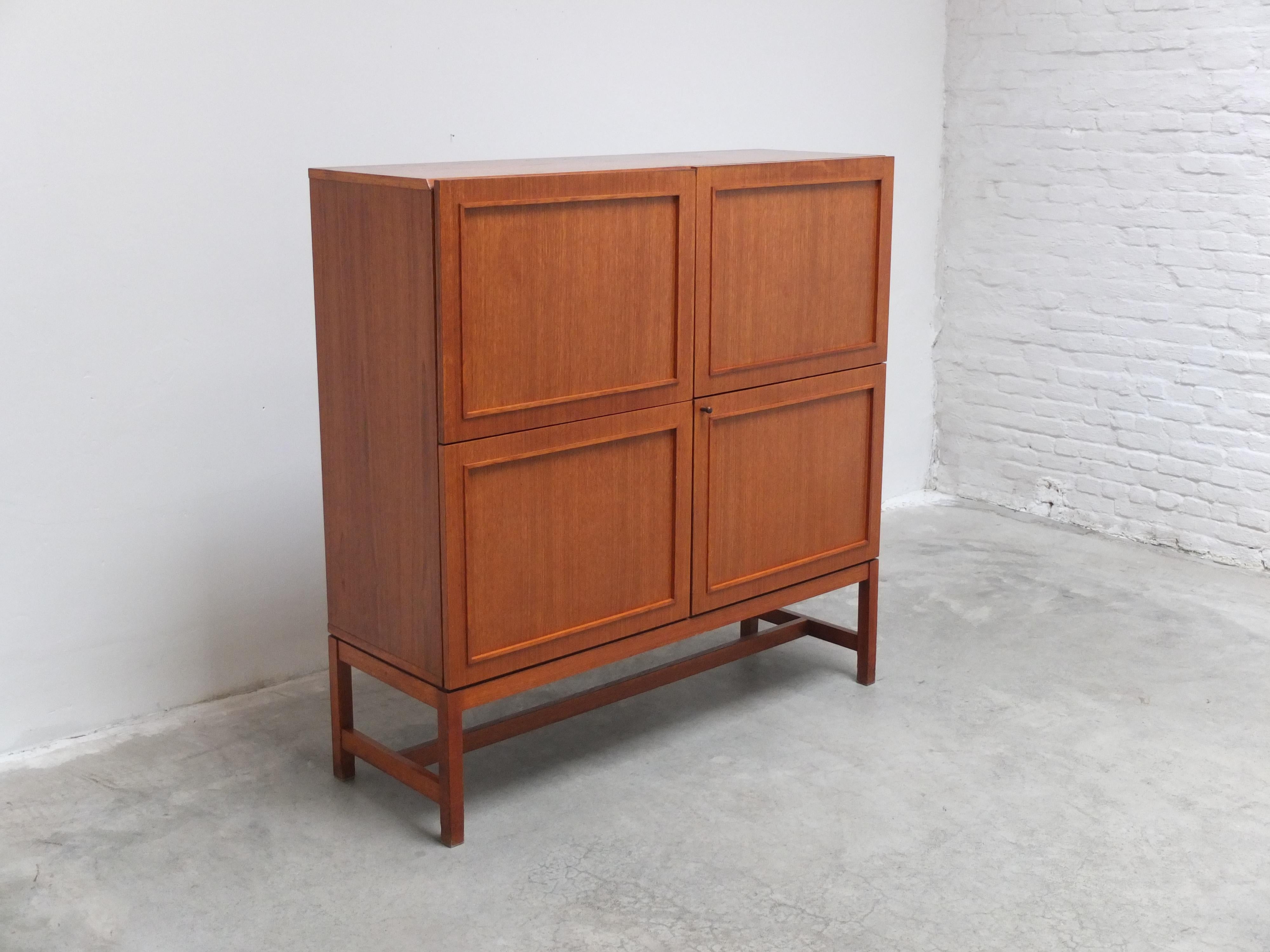 Mid-Century moderno Raro mobile bar decorativo di Oswald Vermaercke per V-Form, 1966 in vendita
