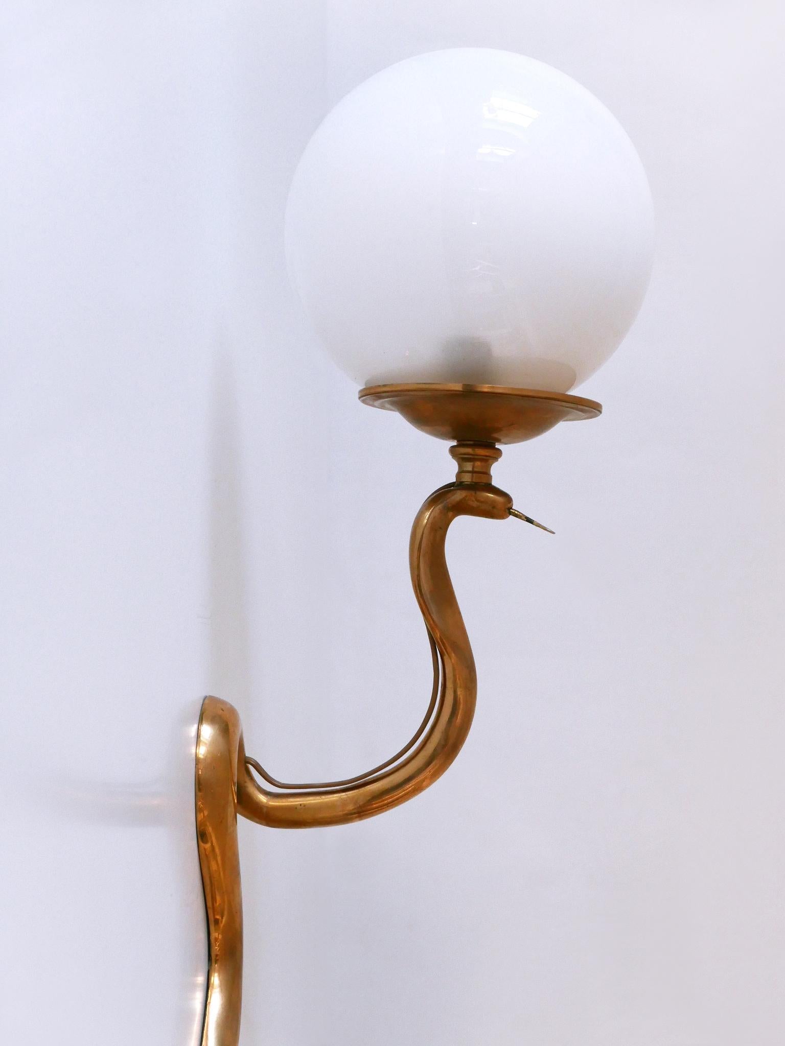 Rare & Decorative Cast Brass Cobra Sconce or Wall Lamp, possibly Maison Jansen In Good Condition For Sale In Munich, DE