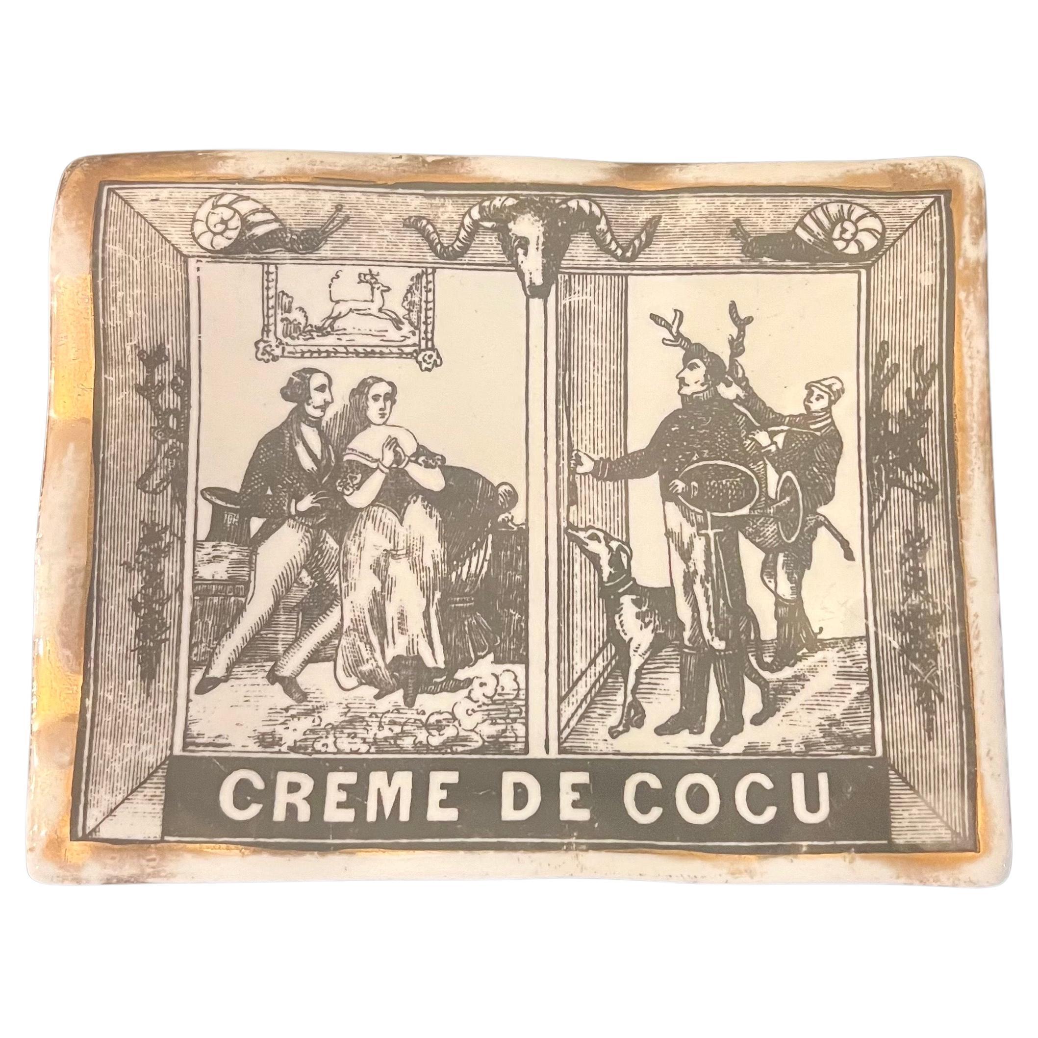 Precioso y muy raro cuenco bajo de colección de Piero Fornasetti de los años 50, pequeño desconchón en la parte trasera como se muestra en la esquina superior, se vende tal cual.







