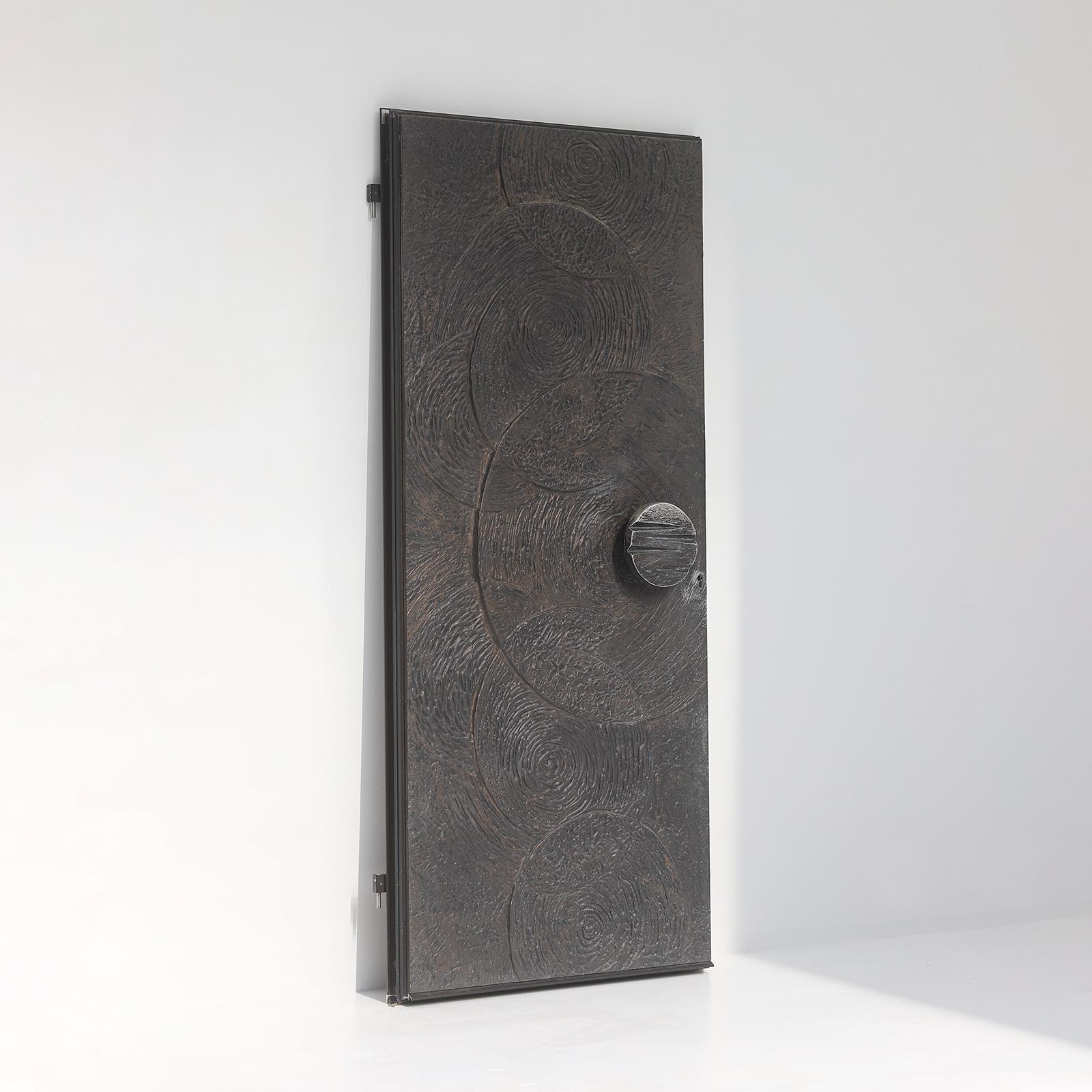 Impressive door with a circled pattern, made in the 1970s. The door is made of aluminium and metal. It has a decorative pattern with carved circles. The door handle is a reflection of the pattern. Very decorative and unique in find, can be used as a