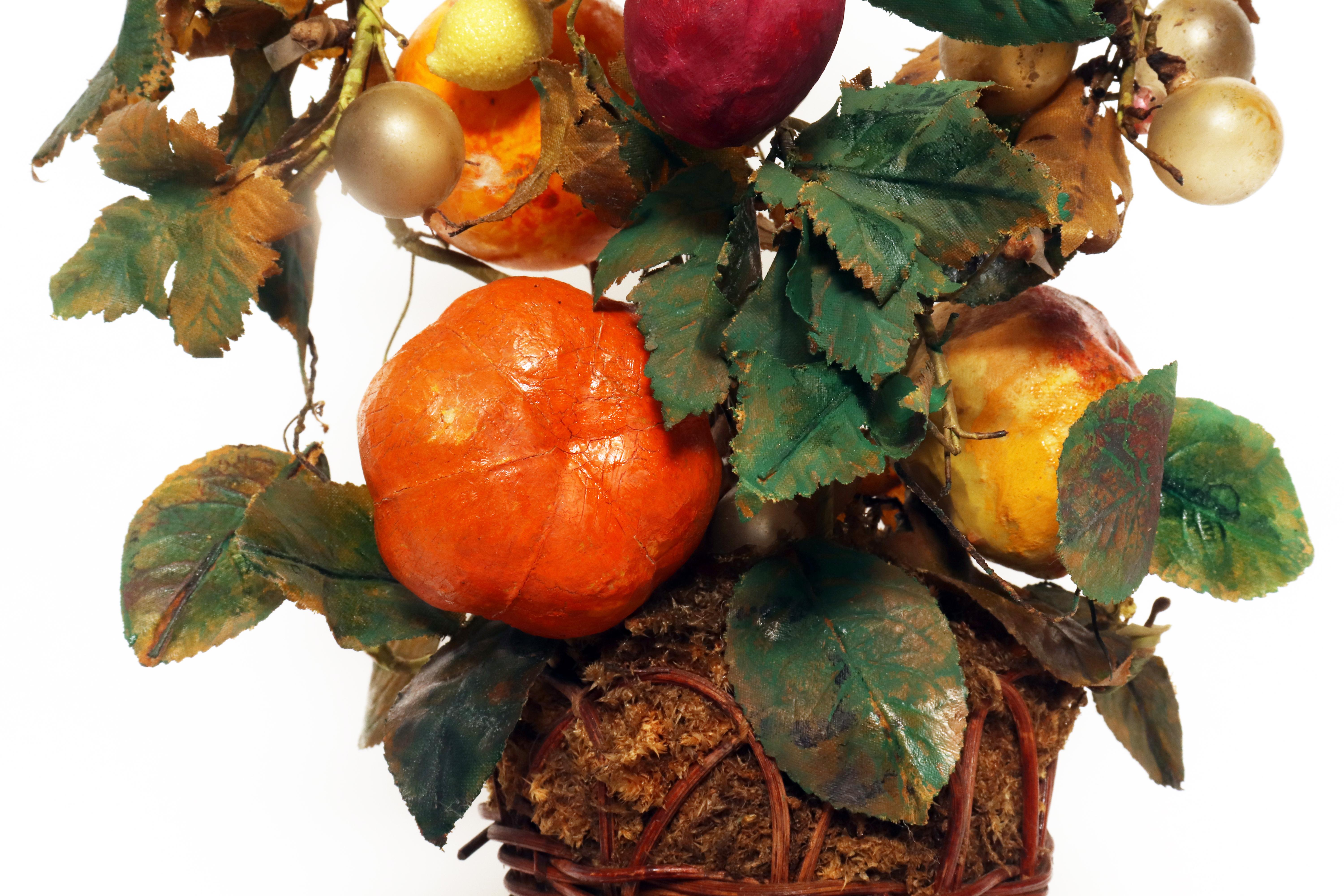 Rara cesta decorativa de frutas hecha de cera. Italia, primera mitad del siglo XIX. en venta 4