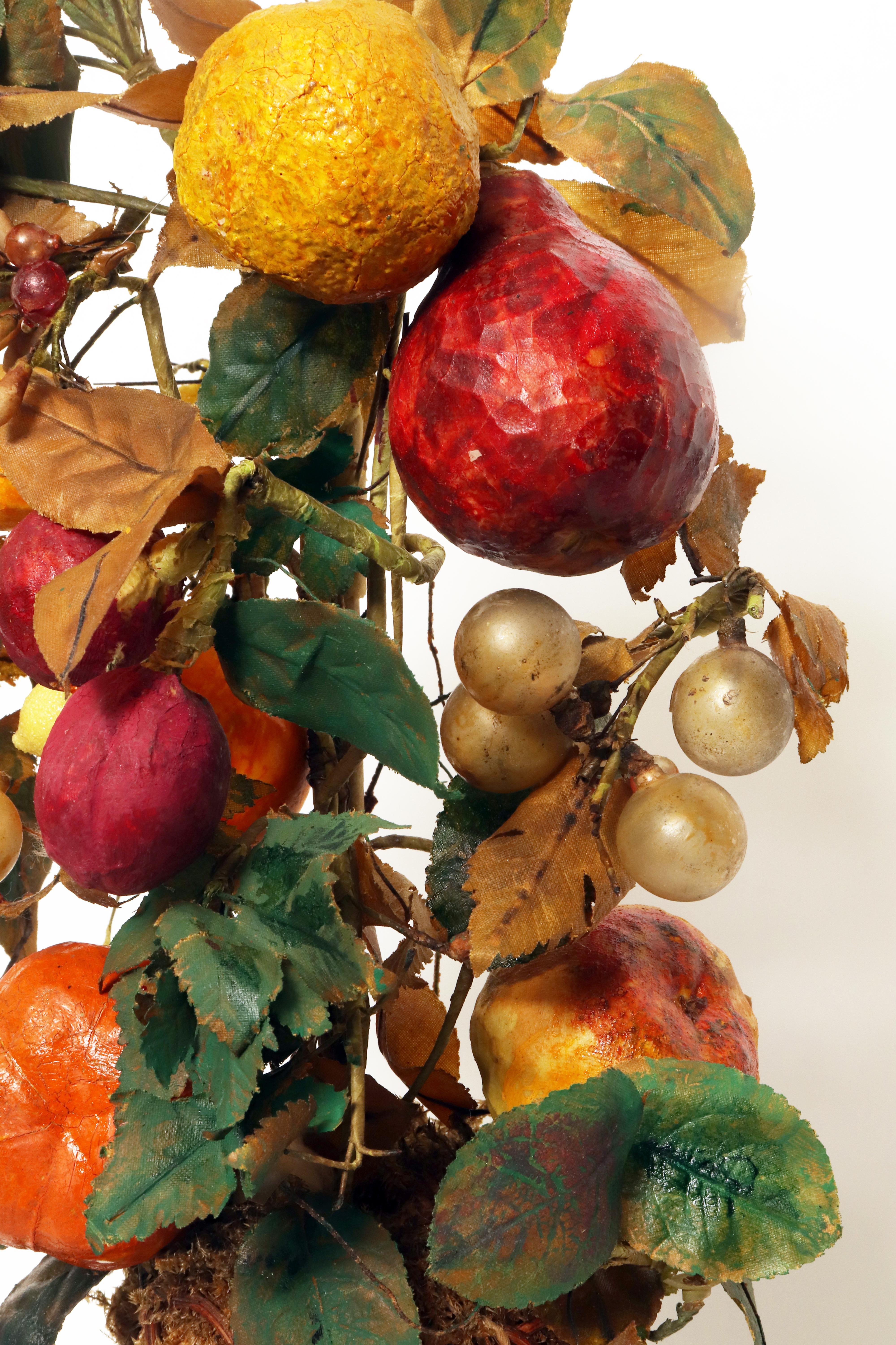 Rara cesta decorativa de frutas hecha de cera. Italia, primera mitad del siglo XIX. en venta 6