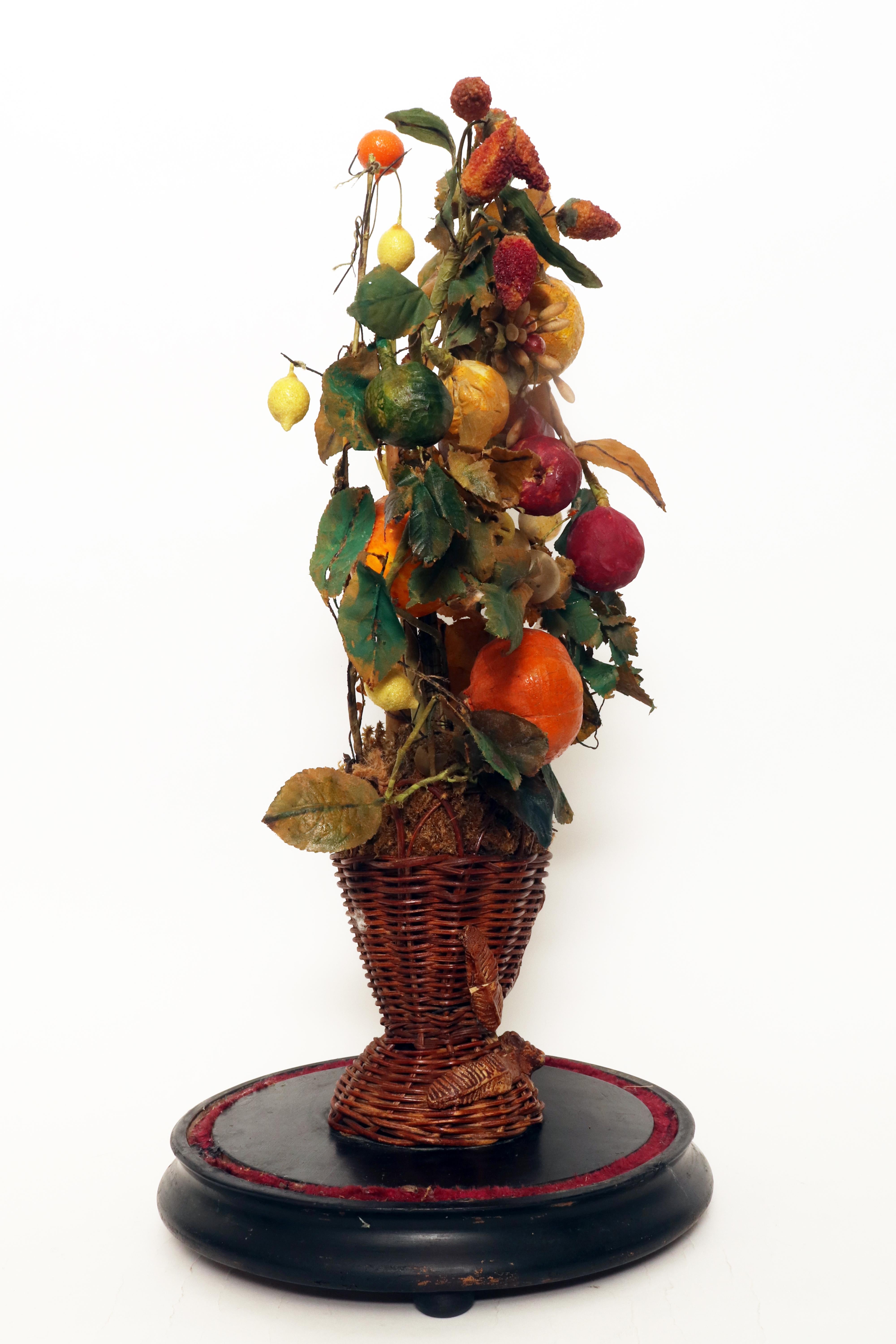 Rara cesta decorativa de frutas hecha de cera. Italia, primera mitad del siglo XIX. en Bueno estado para la venta en Milan, IT