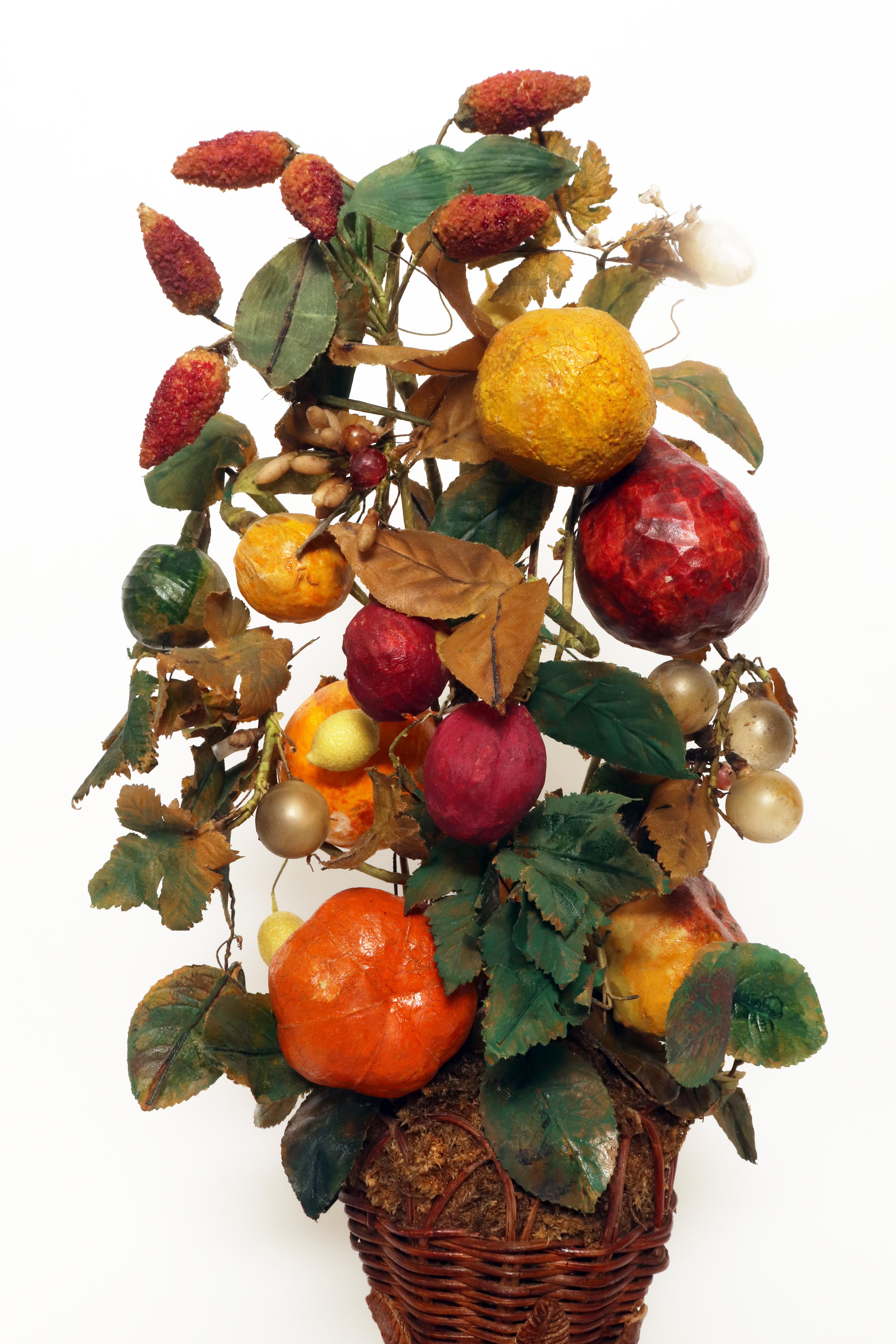 Rara cesta decorativa de frutas hecha de cera. Italia, primera mitad del siglo XIX. en venta 1