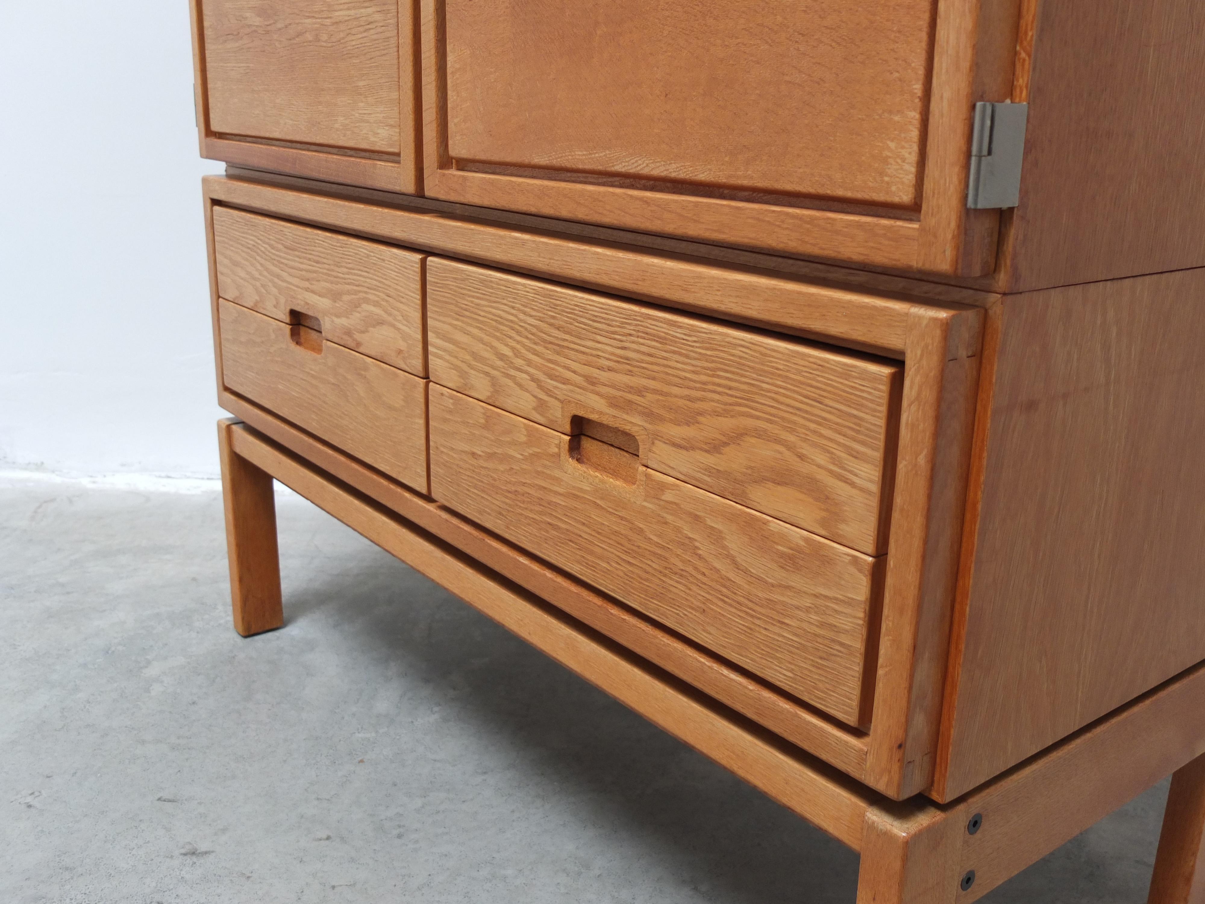 Rare Decorative 'N-Line' Bar Cabinet in Oak by P&J Neirinck, 1968 For Sale 4