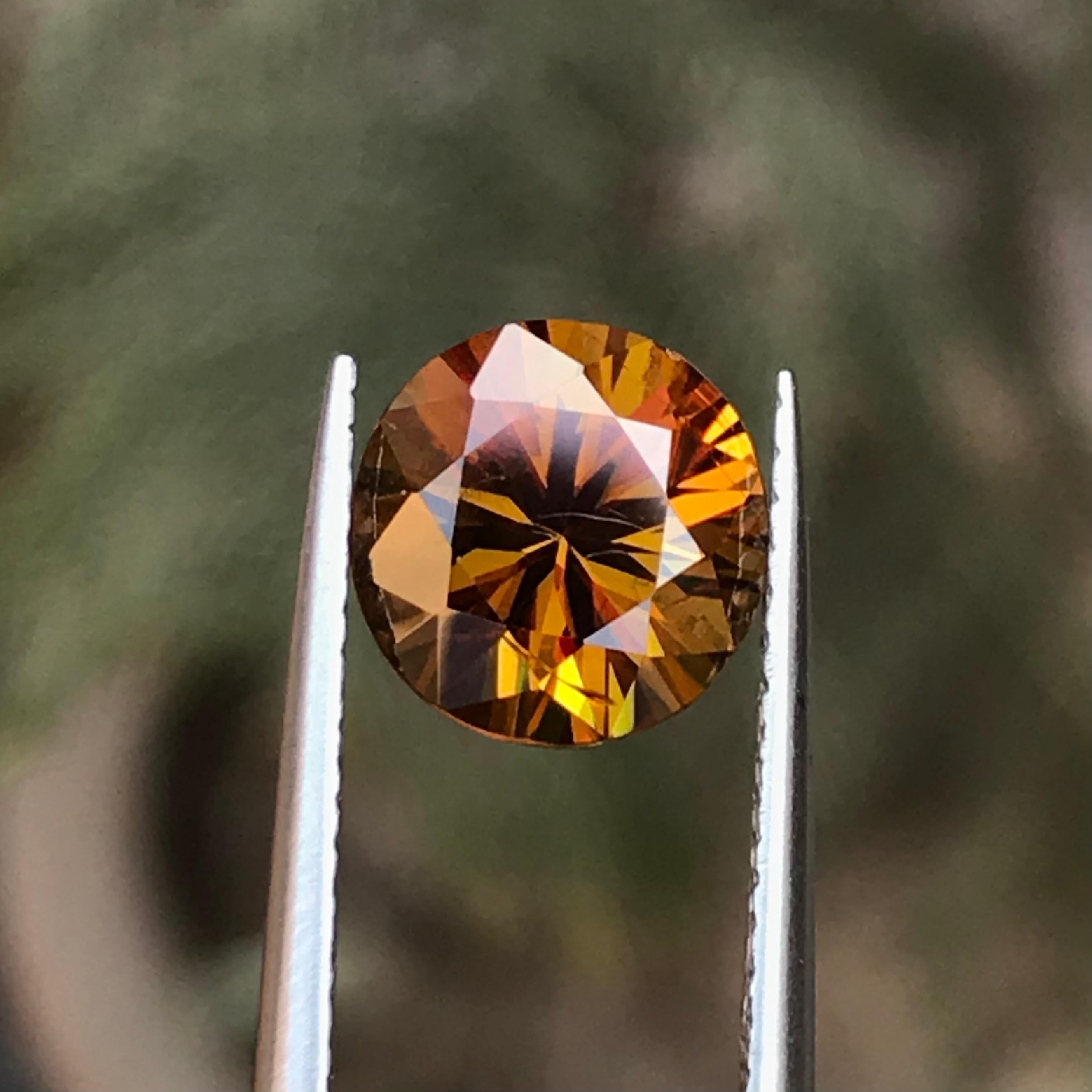 Women's or Men's Rare Deep Golden Yellow Natural Sphene 2.65 Ct Round Brilliant Cut for Ring etc For Sale