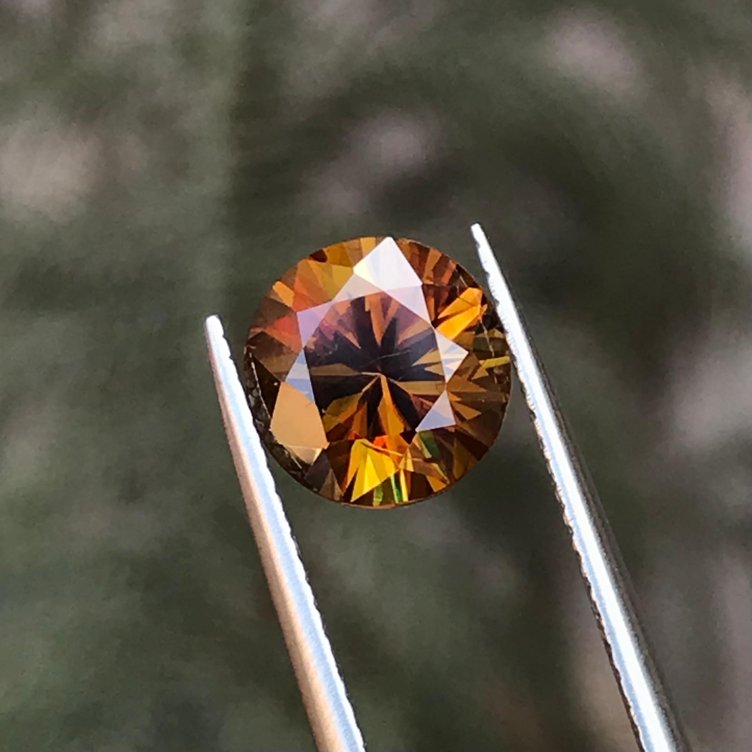 Rare Deep Golden Yellow Natural Sphene 2.65 Ct Round Brilliant Cut for Ring etc For Sale 1