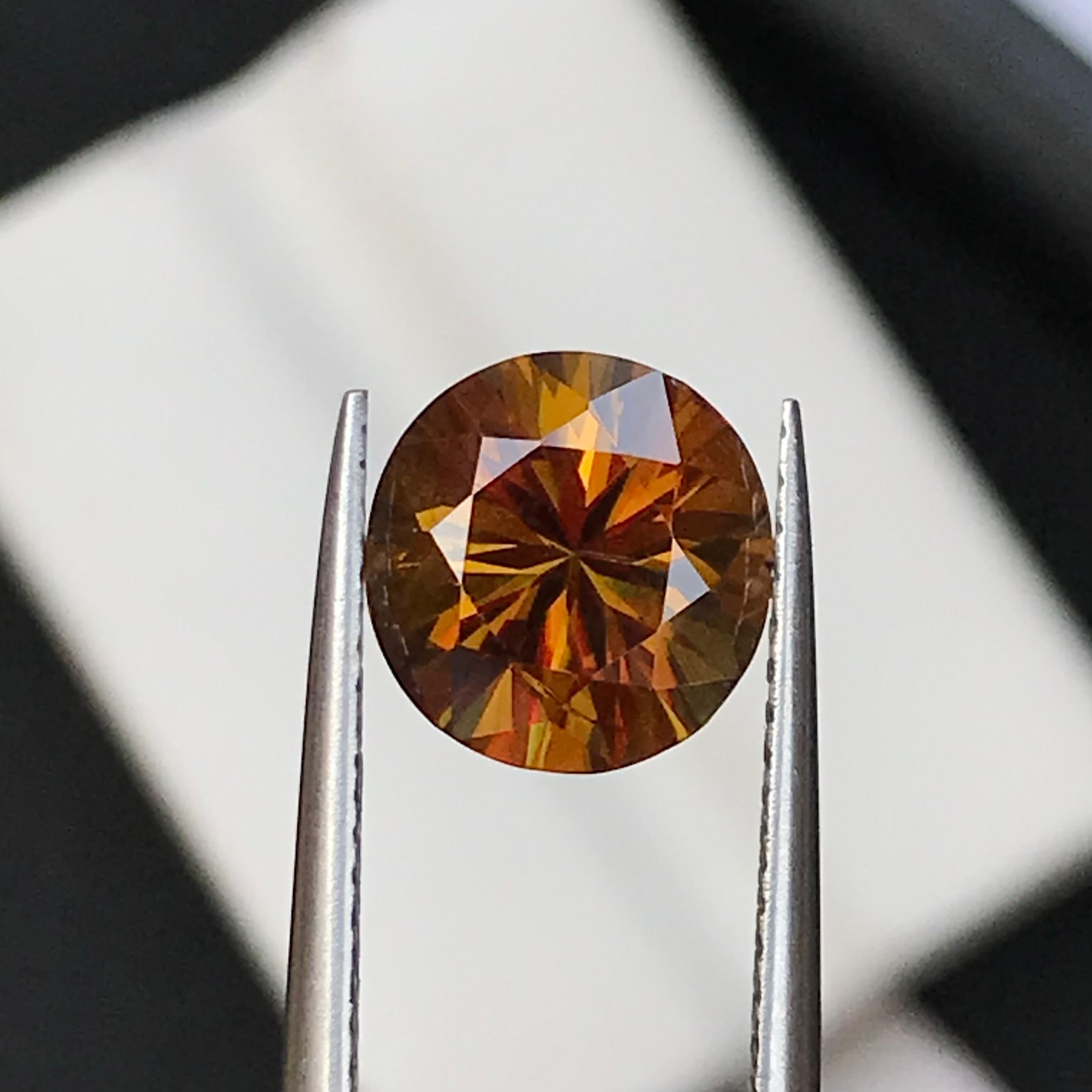 Rare Deep Golden Yellow Natural Sphene 2.65 Ct Round Brilliant Cut for Ring etc For Sale 2