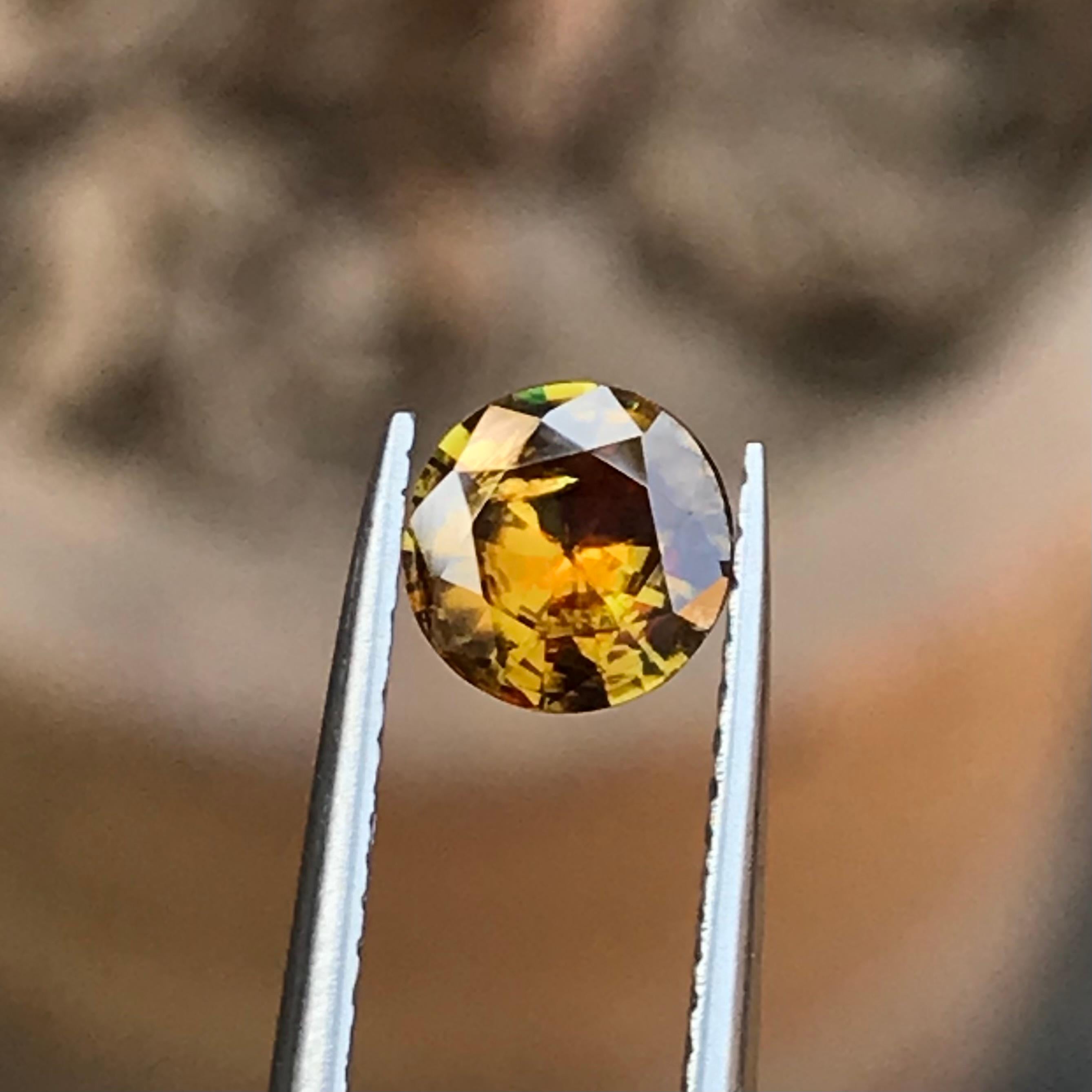 Rare Deep Yellow Natural Sphene Loose Gemstone, 0.75 Ct Round Brilliant for Ring In New Condition For Sale In Peshawar, PK
