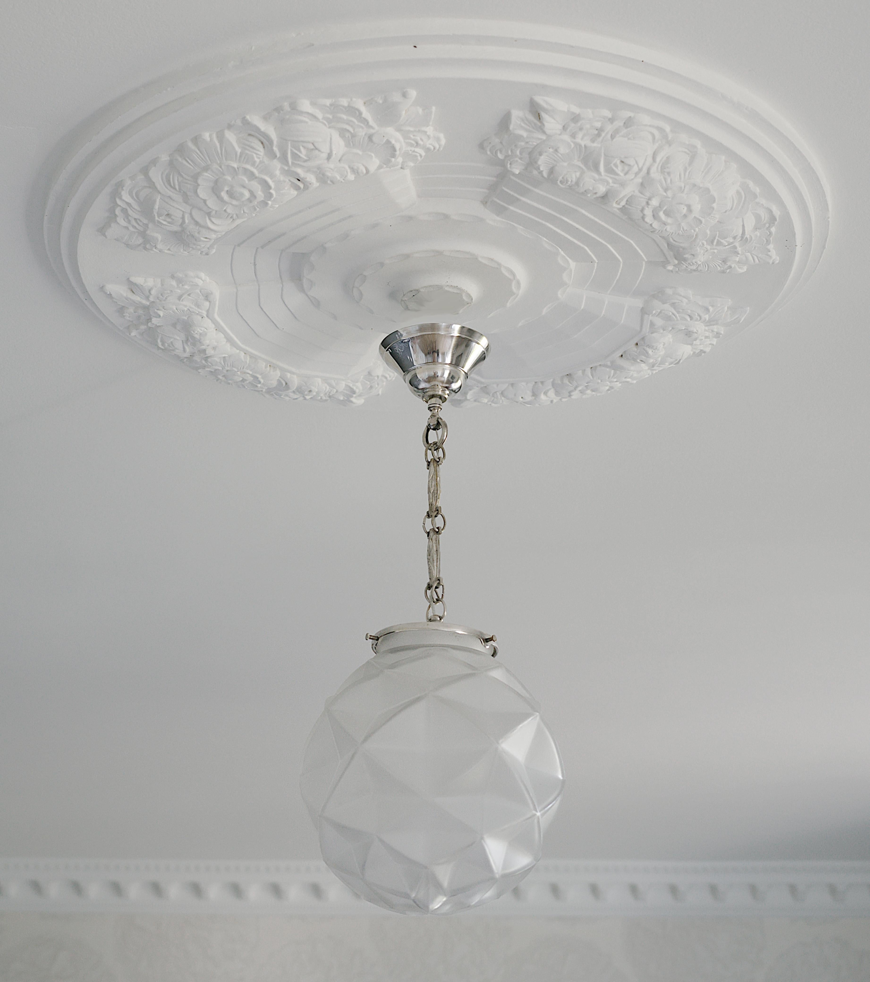Art Déco Rara coppia di lampadari a sospensione Degue Art Deco, 1920 in vendita