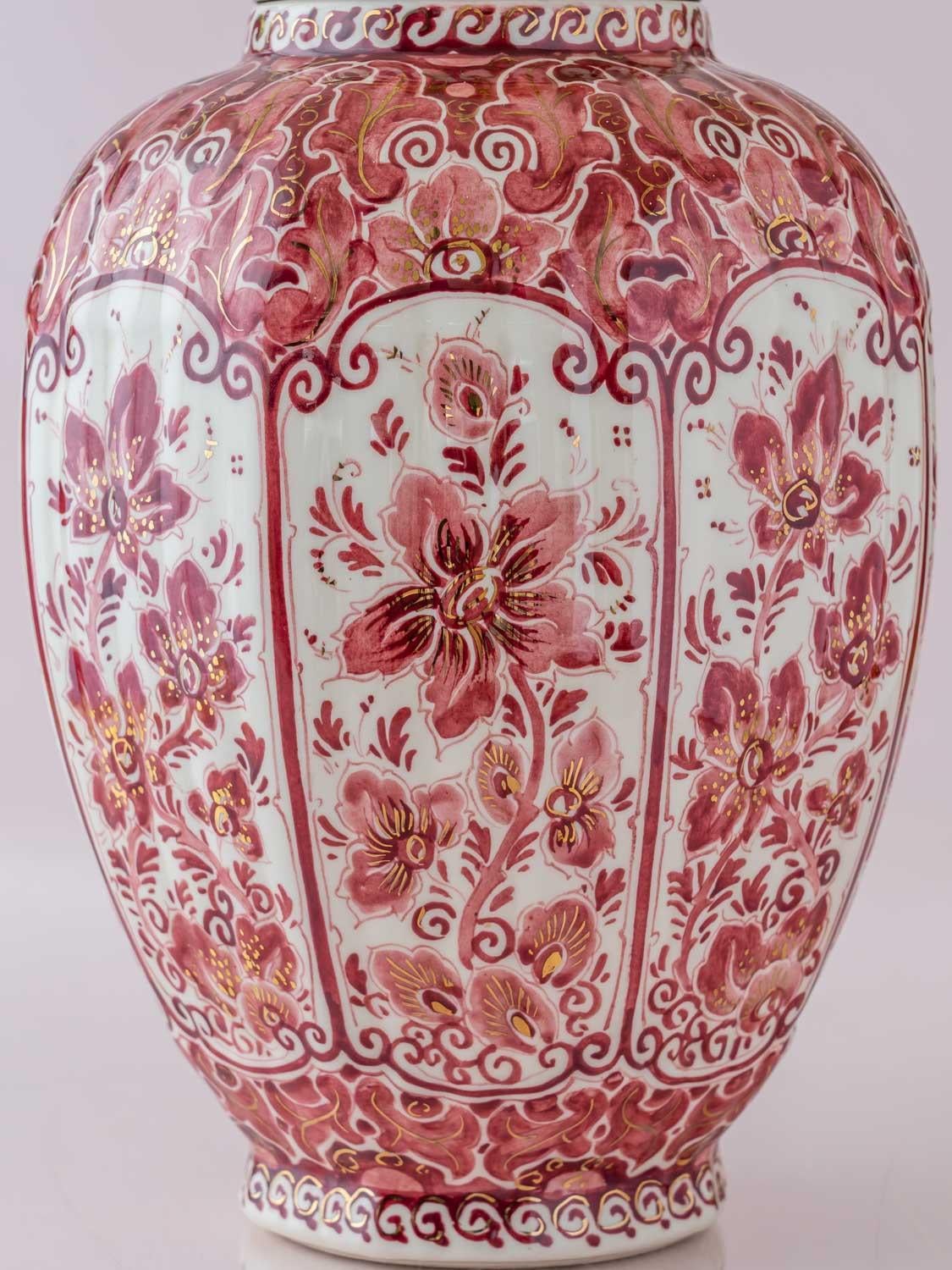 Rare Delft Red Table Lamp (1935-1979) with New Old Rose Velvet Shade In Good Condition In AMSTERDAM, NL