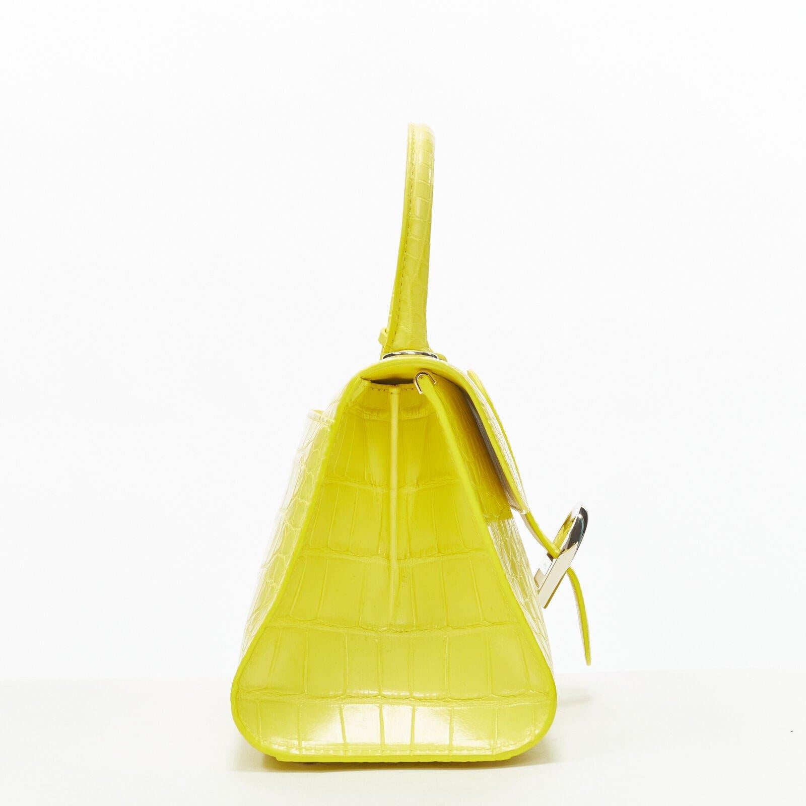 rare DELVAUX Brilliant PM Sunshine Citron yellow scaled leather crossbody bag In Excellent Condition For Sale In Hong Kong, NT
