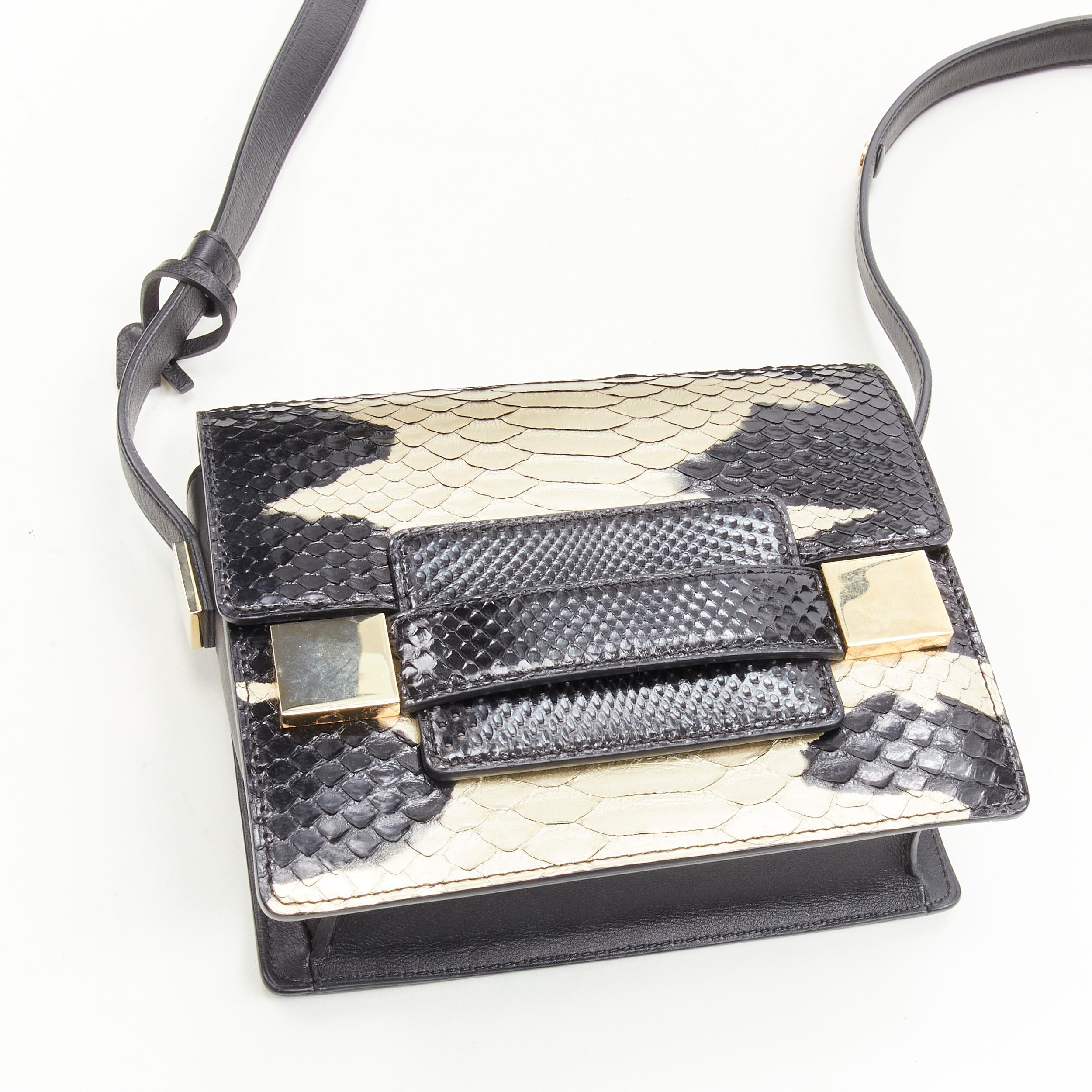 Seltene DELVAUX Le Madame Crossbody-Box-Tasche aus schwarz-golden lackiertem Leder im Angebot 3