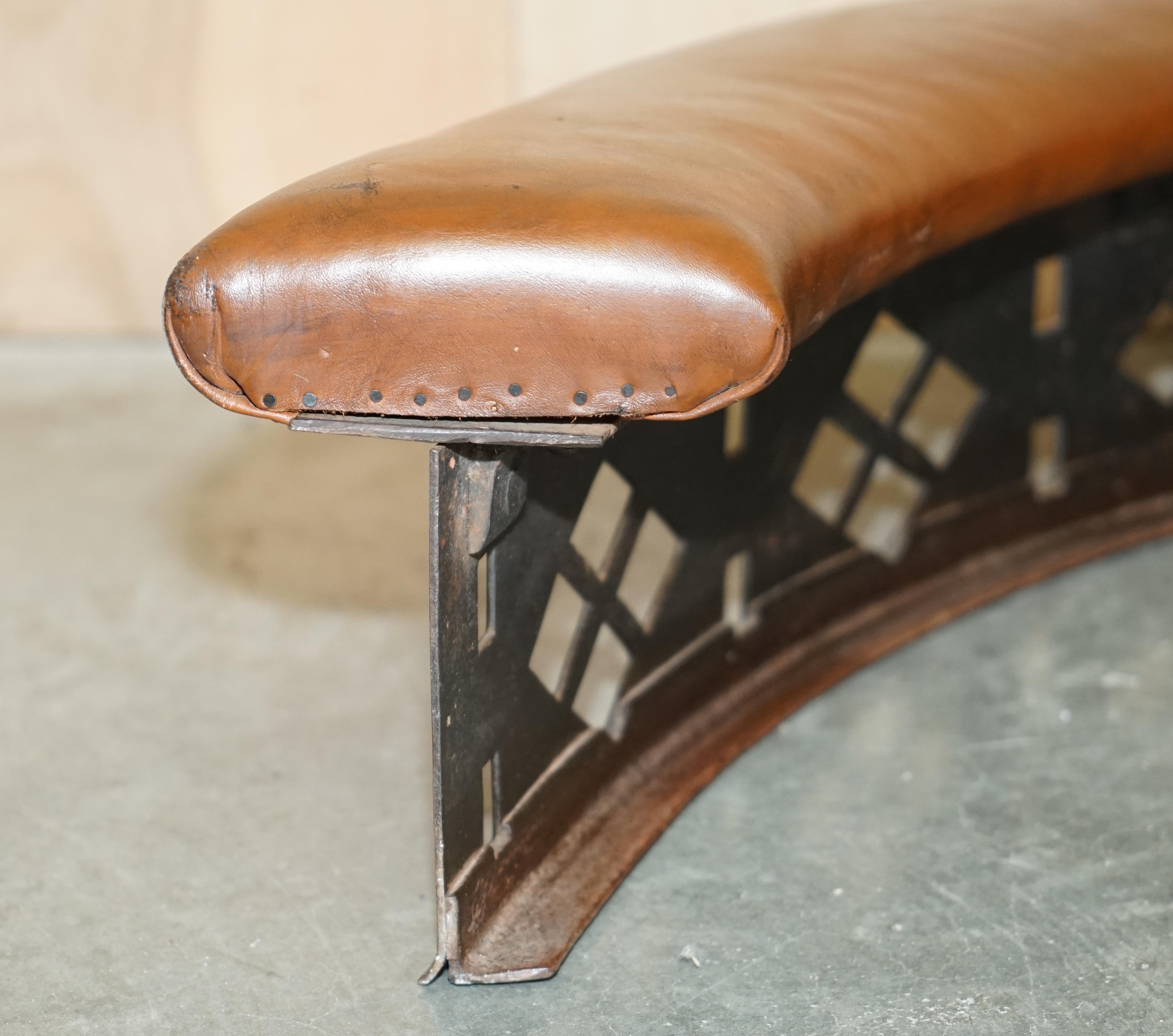 SELTENE DEMI LUNE ANTiQUE VICTORIAN BROWN LEATHER CLUB-FENDER MIT PIERCED METAL im Angebot 7