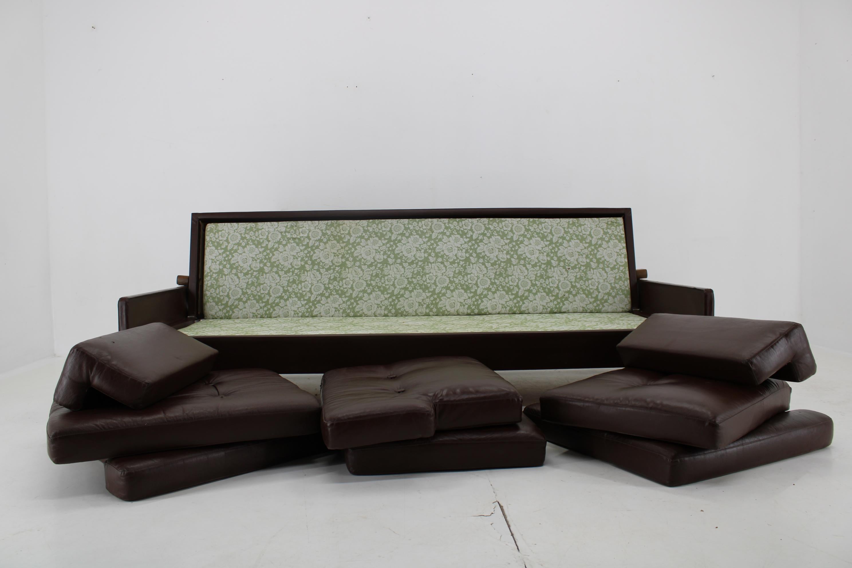 Divano pieghevole in pelle dal design raro di Arch. Spicka, anni '70, Cecoslovacchia in vendita 1