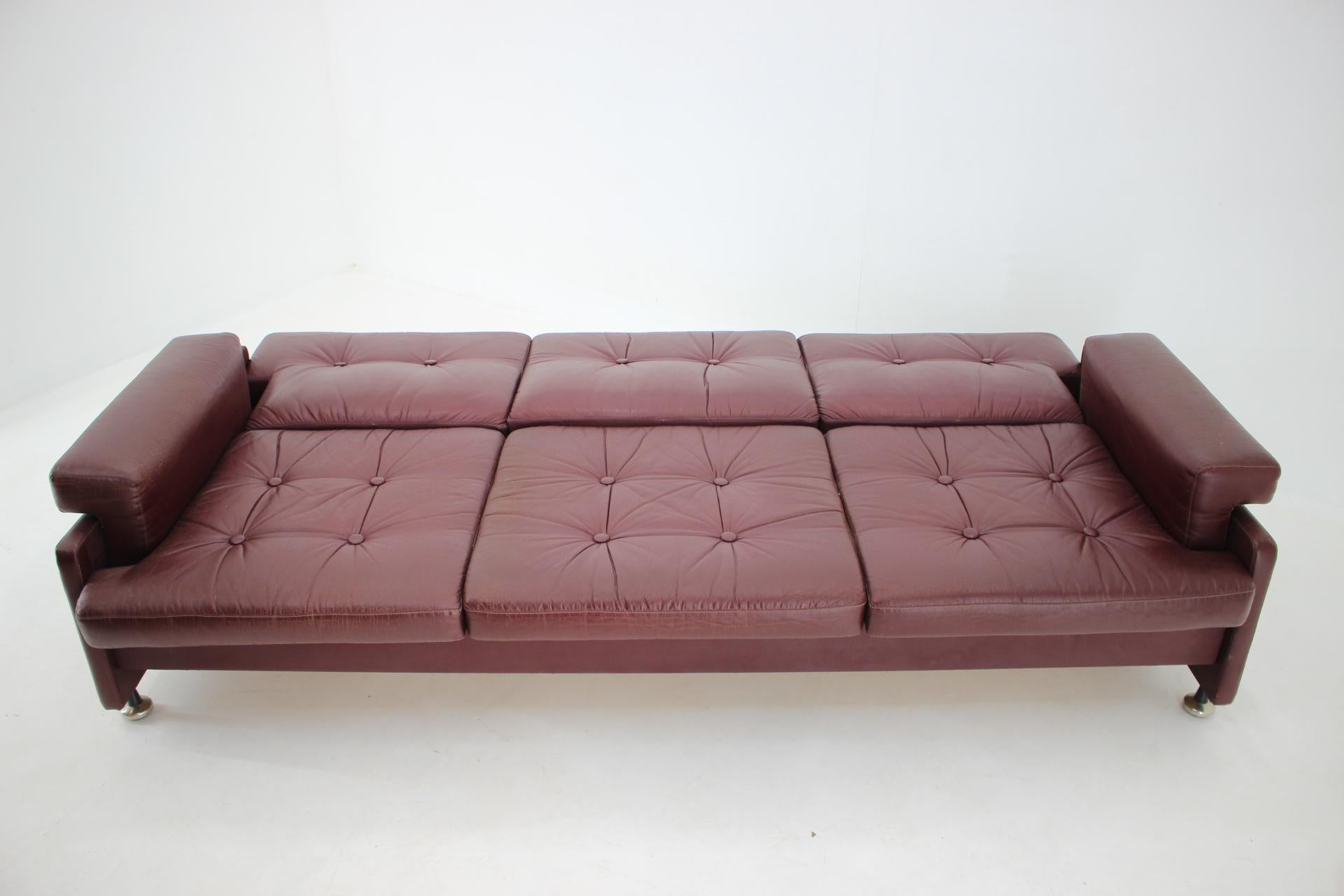 Seltenes klappbares Leder-Sofa mit seltenem Design von Arch. Spicka, 1970er Jahre, Tschechoslowakei im Angebot 3